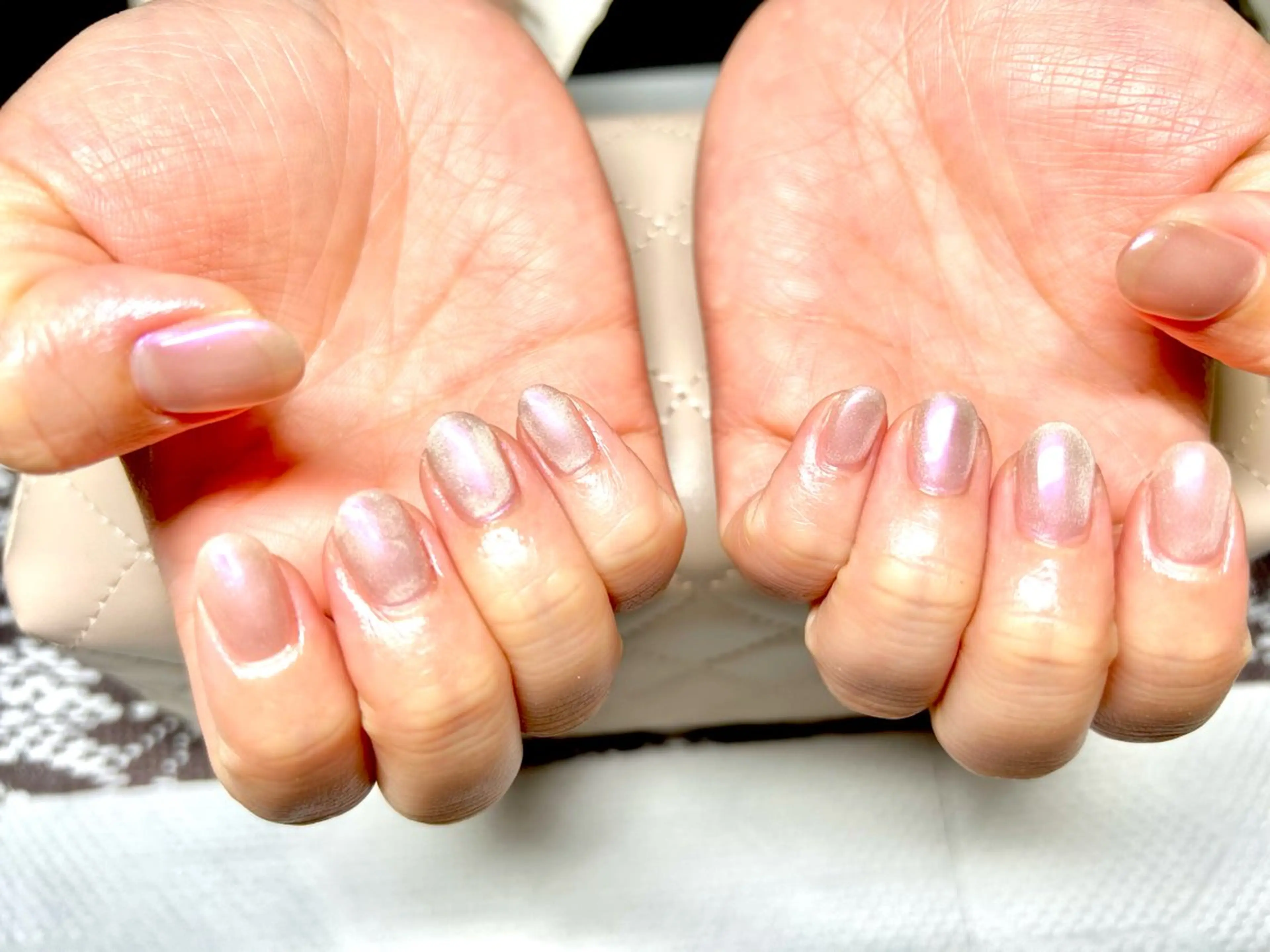 ネイル オーロラネイル ハンドネイル NailSalon Mela所属・Mela ミユ🌼.*のネイルデザイン