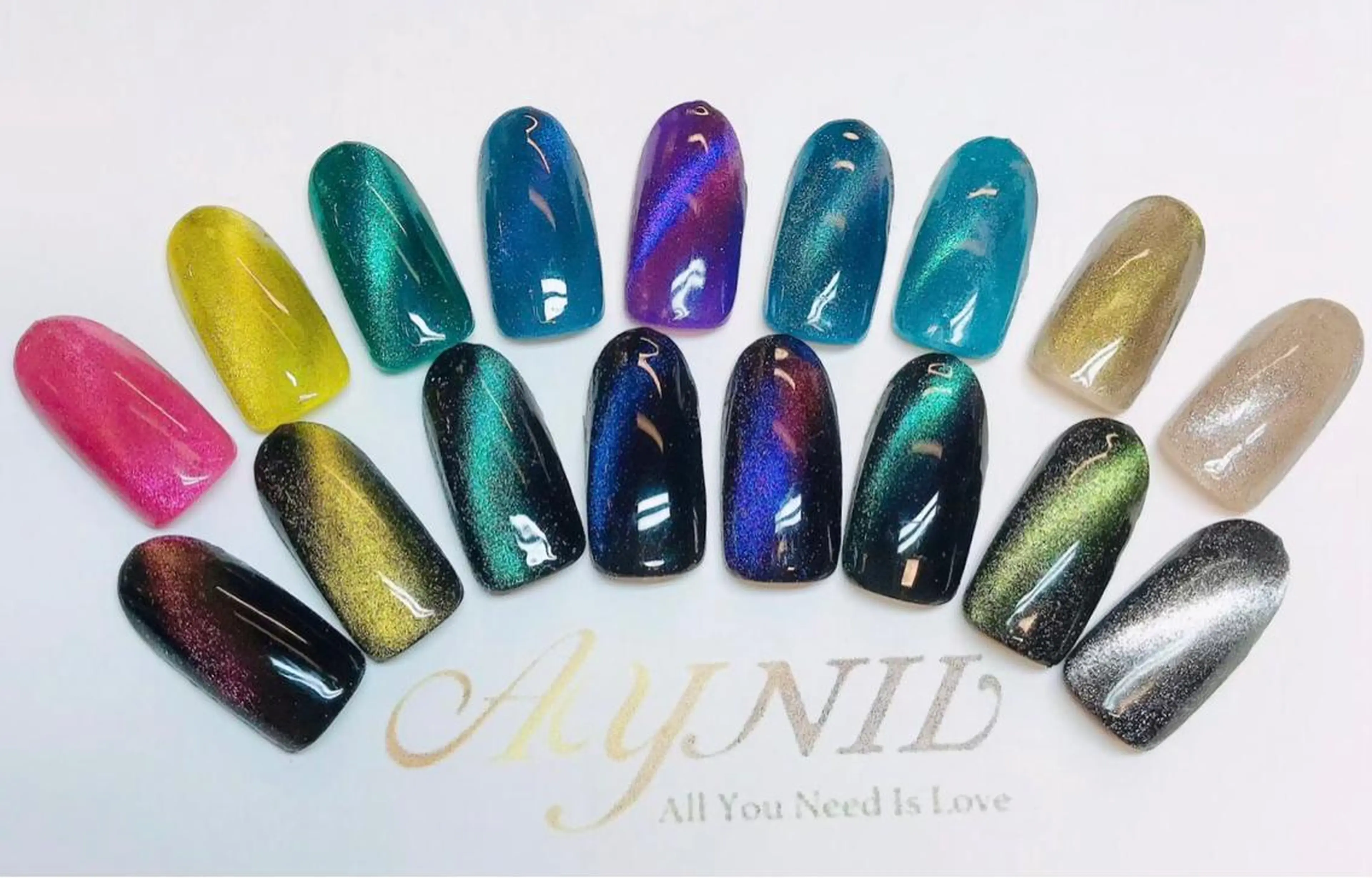 ネイル ジェルネイル グラデーション マグネットネイル 🦋AYNIL🦋 ナチュラル専門店♥️のネイルデザイン
