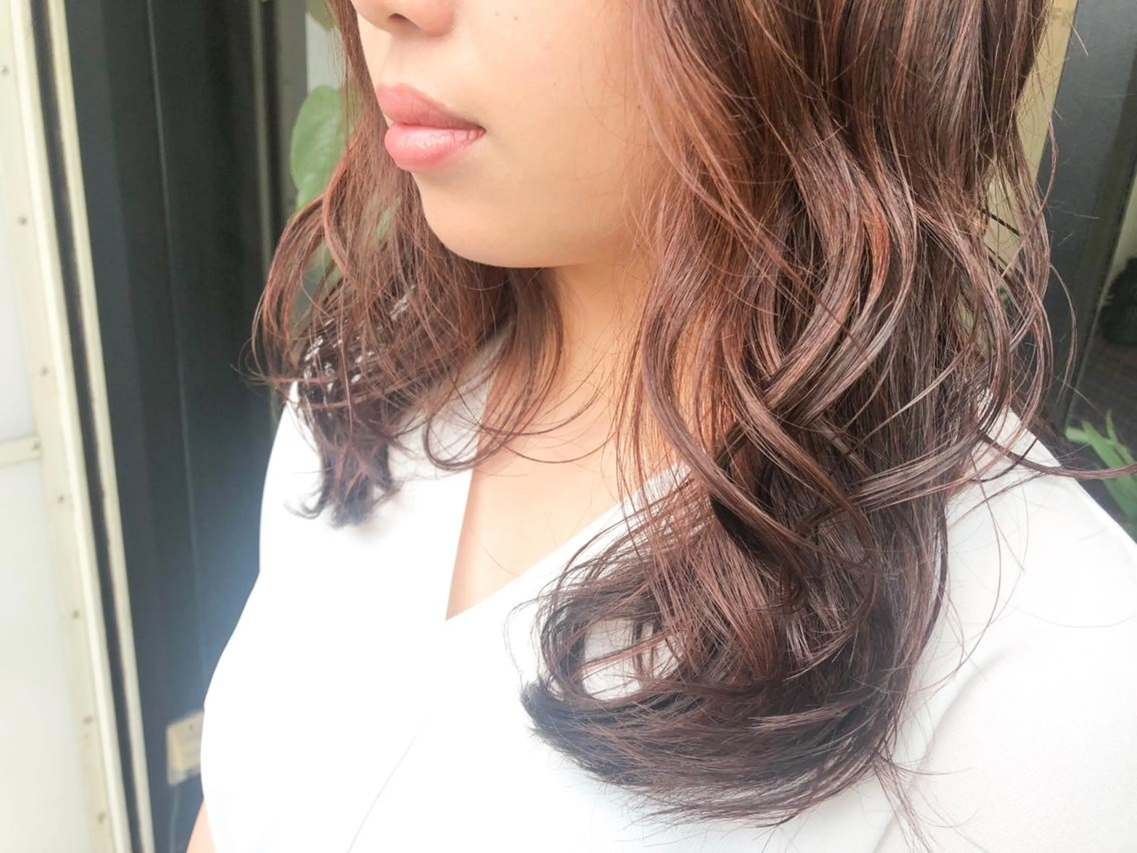 セミロング レッドブラウン ハイライト ヘアカラー あらい なつみのヘアスタイル