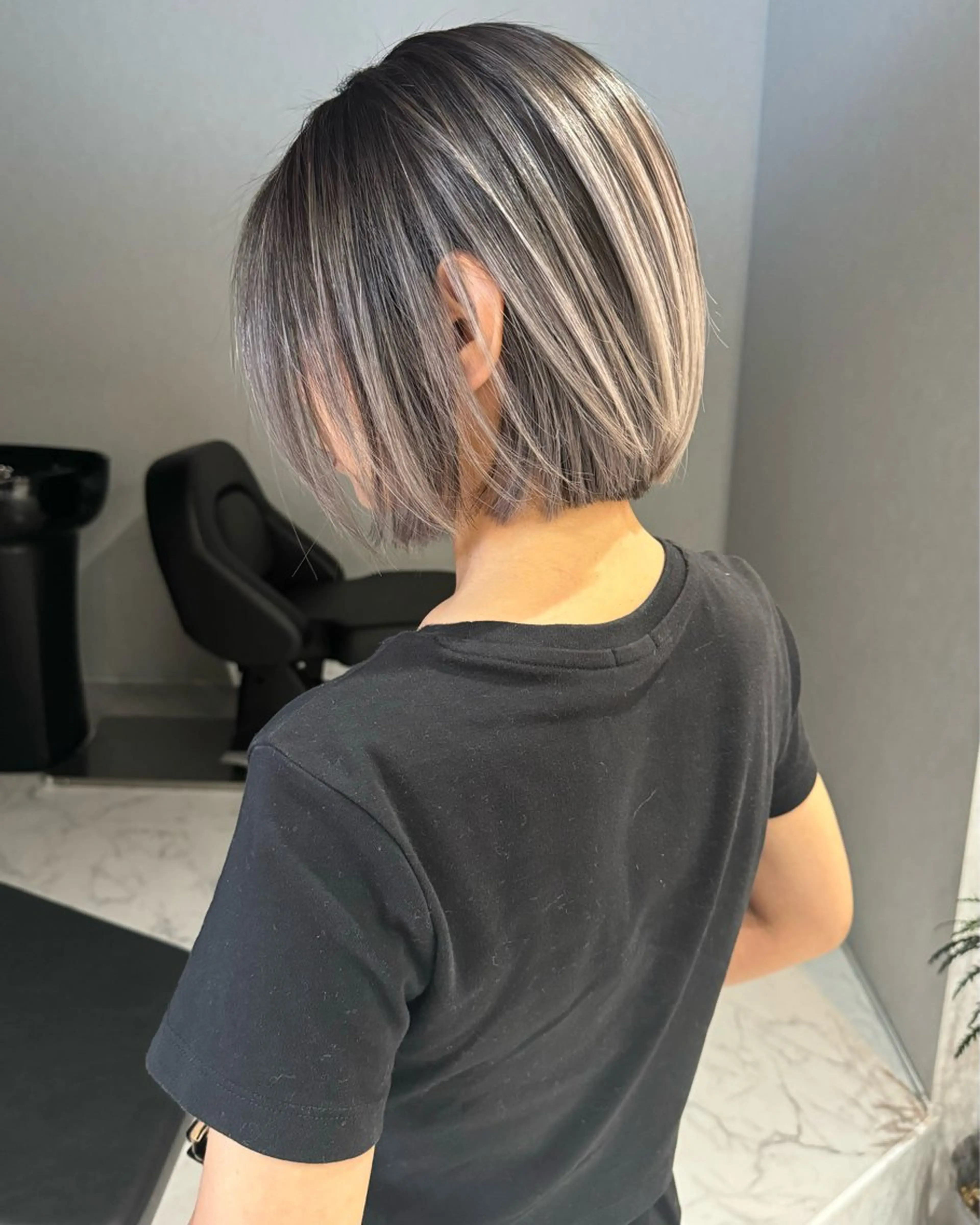 ショート カラー ヘアアレンジ バレイヤージュ ブリーチ ハイライトカラー ハイトーンカラー ハイライト カット ヘアカラー トリートメント アンドウ ユウ/ レイヤーカット/韓国のヘアスタイル