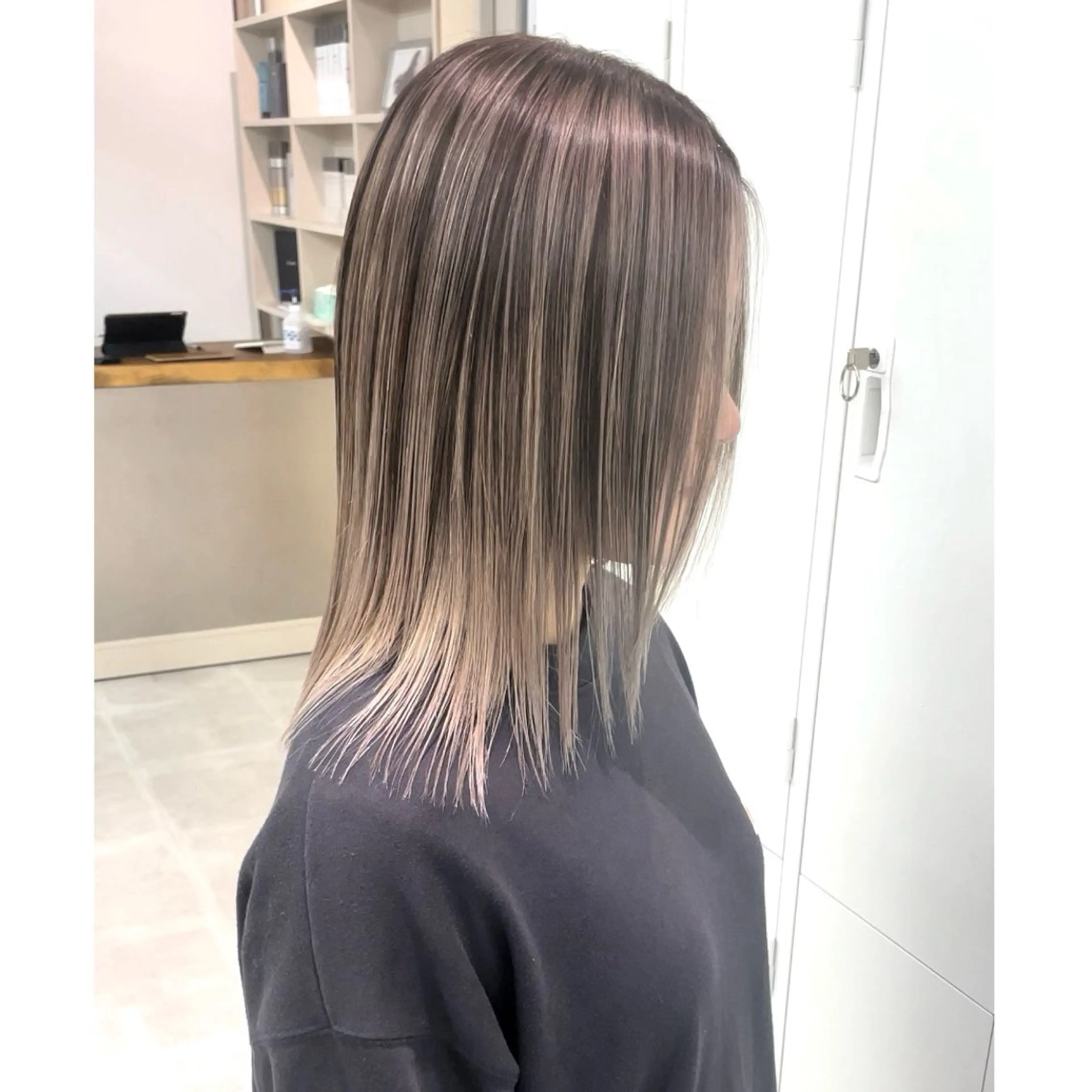 ミディアム カラー ヘアカラー トリートメント 奥山義進/ハイトーン /バレイヤージュのヘアスタイル