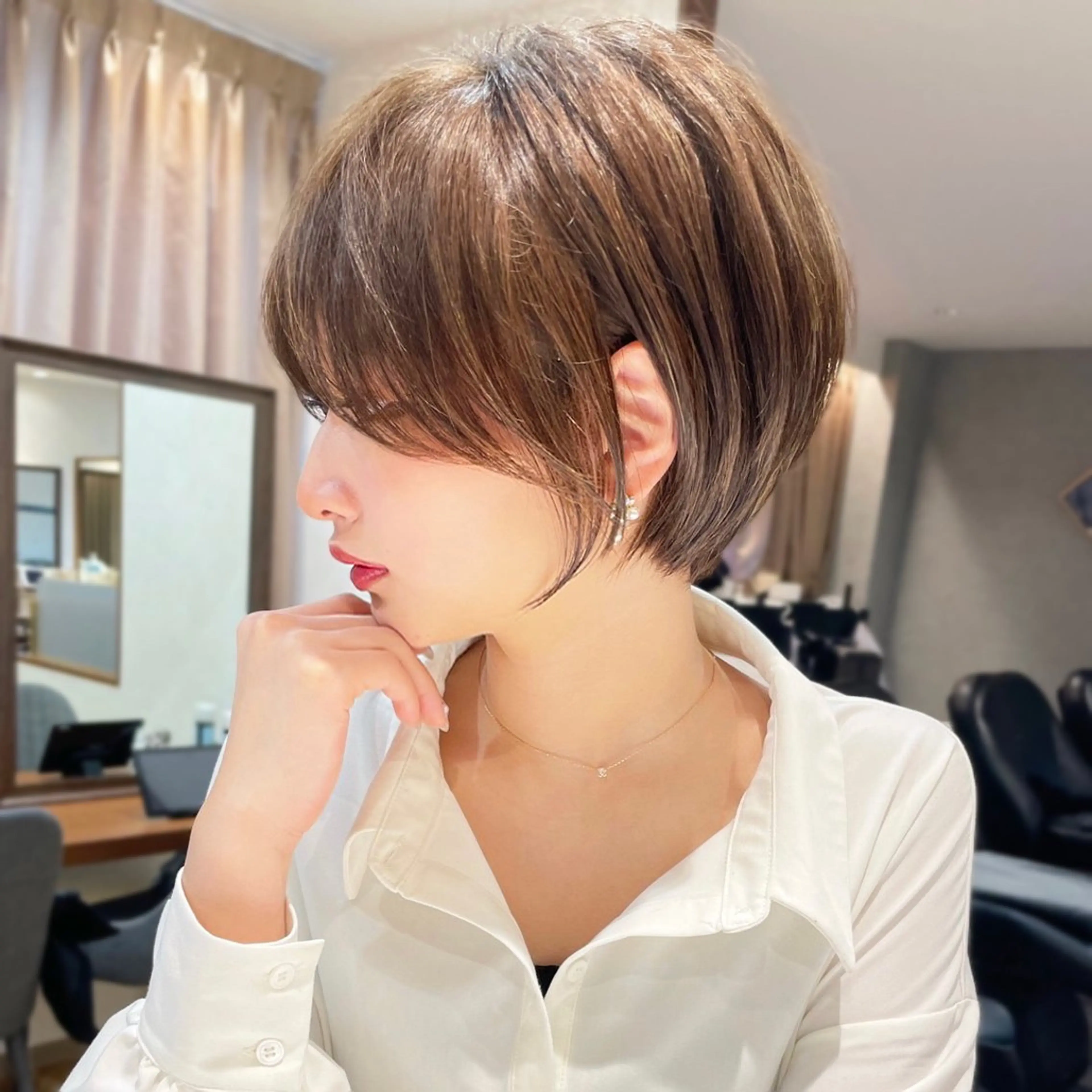ショート カラー 💛ブリーチ&カット LEON🩶のヘアスタイル