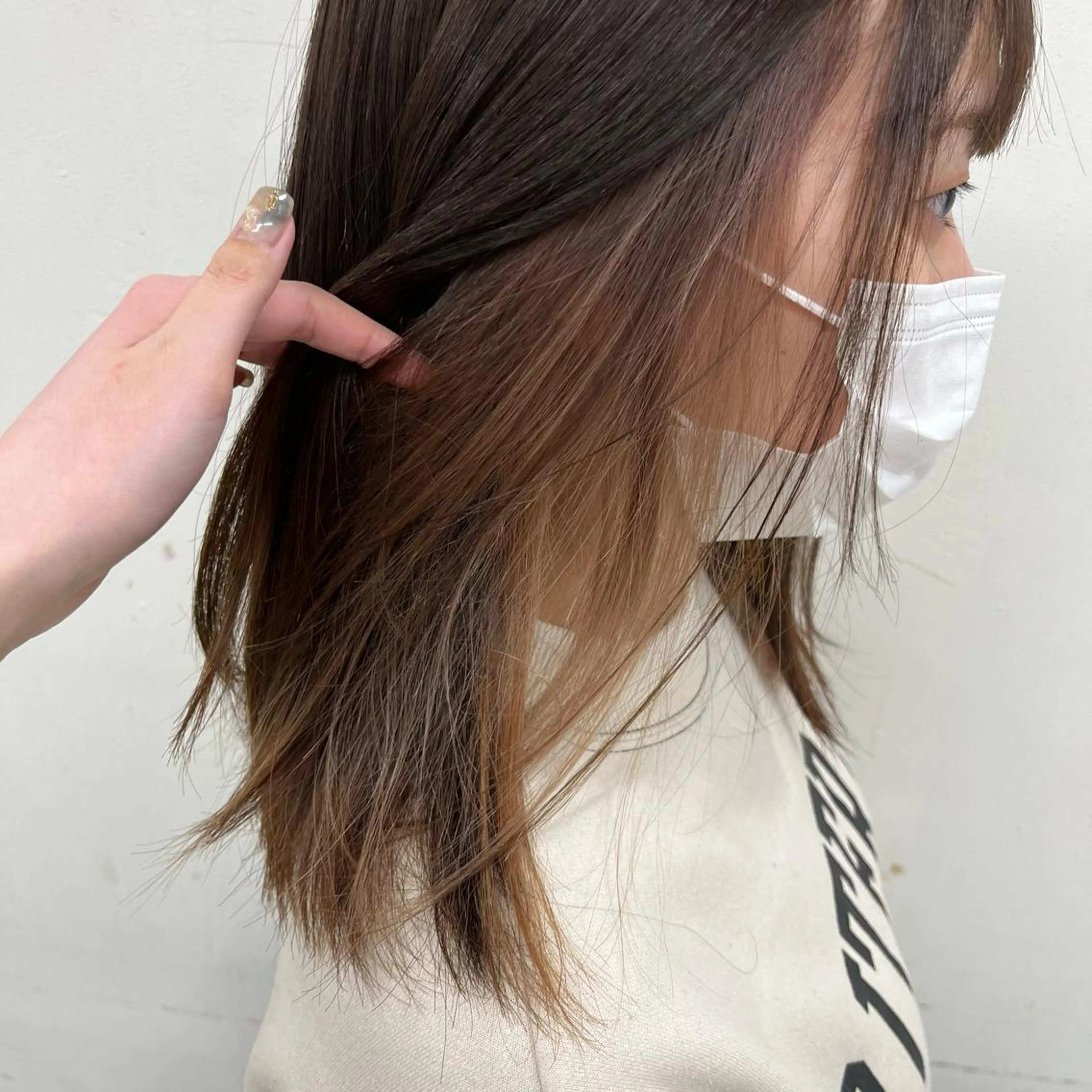 ミディアム カラー ブリーチ イヤリングカラー ともか/透明感カラー /顔周りカットのヘアスタイル