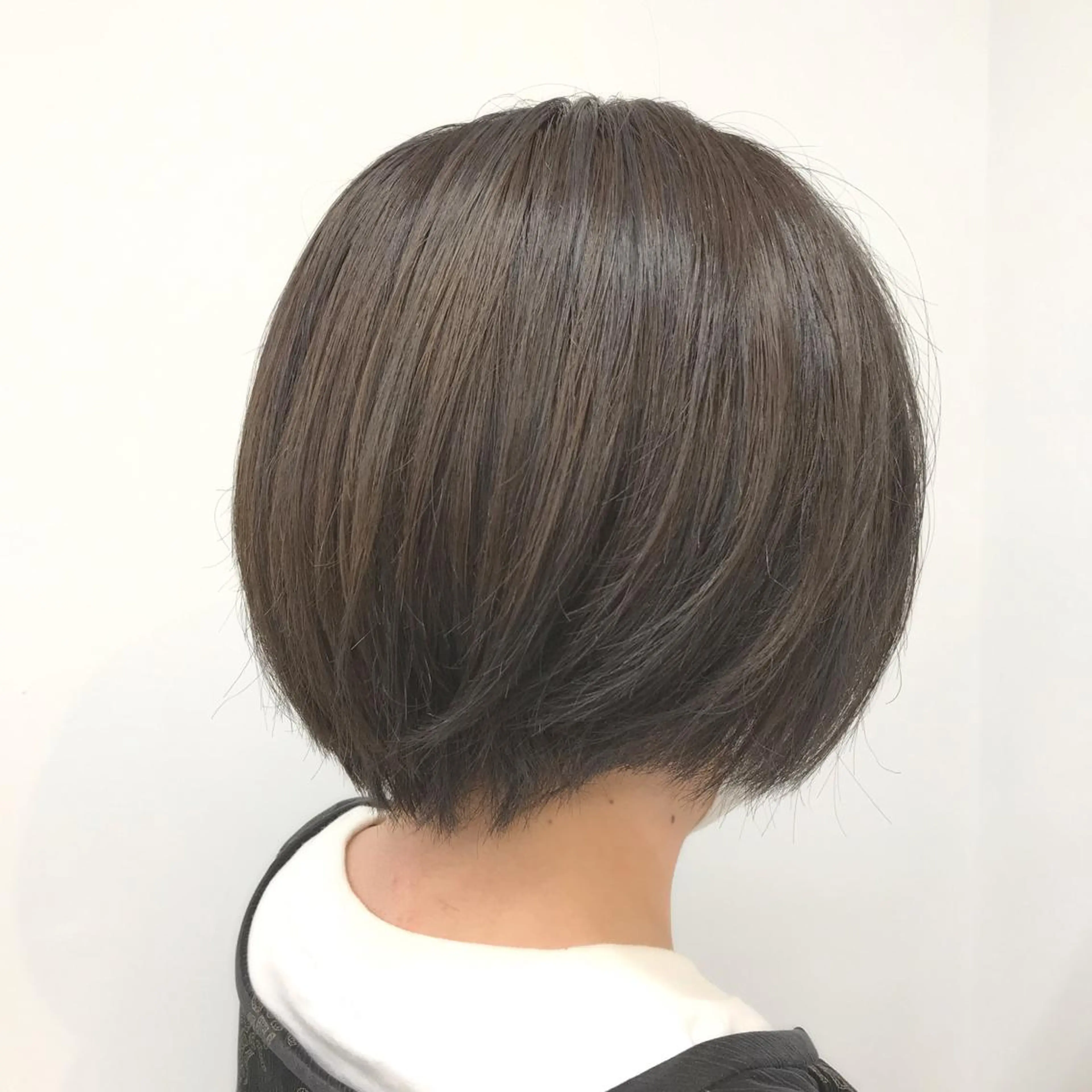 ショート カラー グレージュ ハイライトカラー ラベンダーカラー ラベンダーグレージュ ラベンダーグレー ヘアカラー ショート/グレージュ 鈴木春樹のヘアスタイル