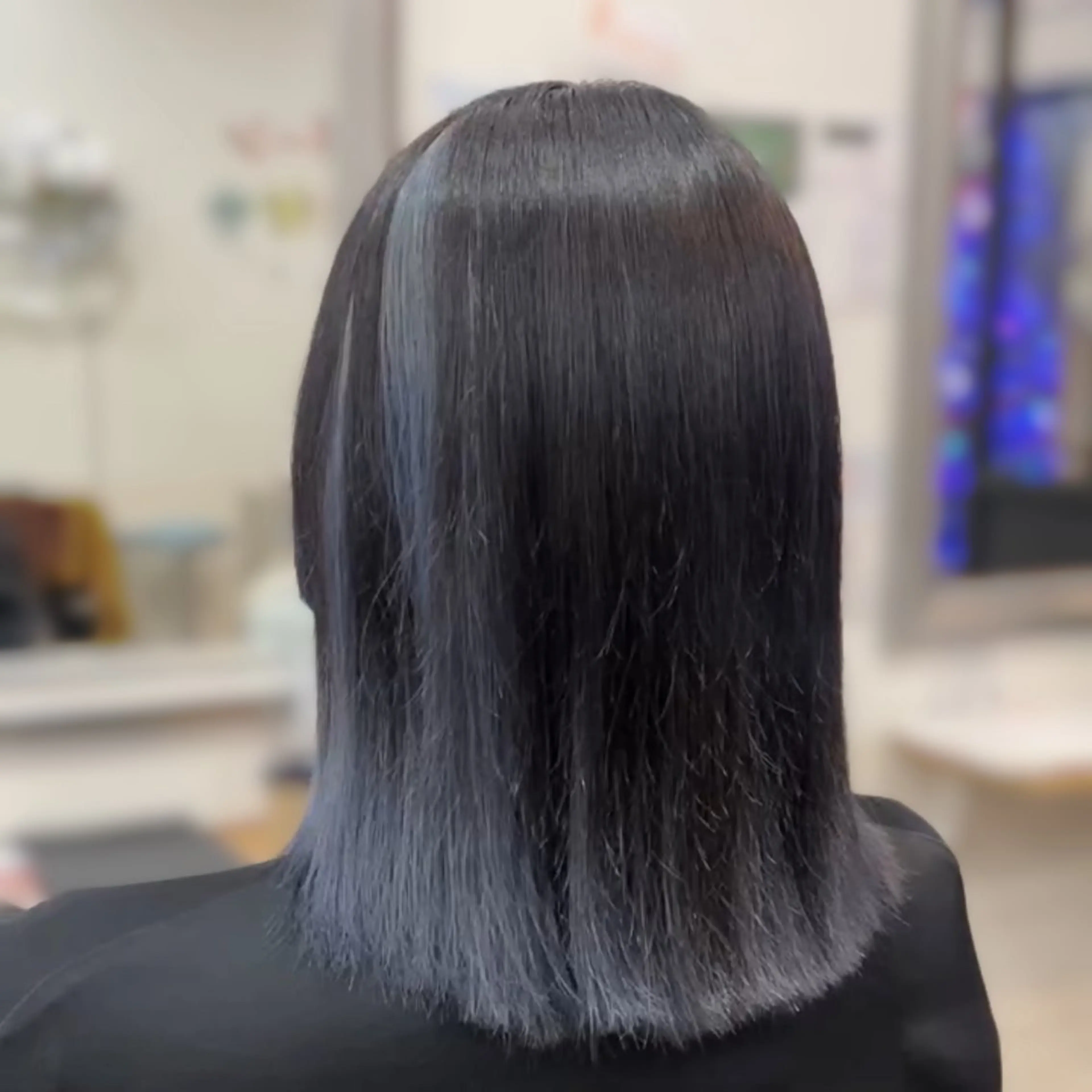 ミディアム カラー 生尾 虹水のヘアスタイル