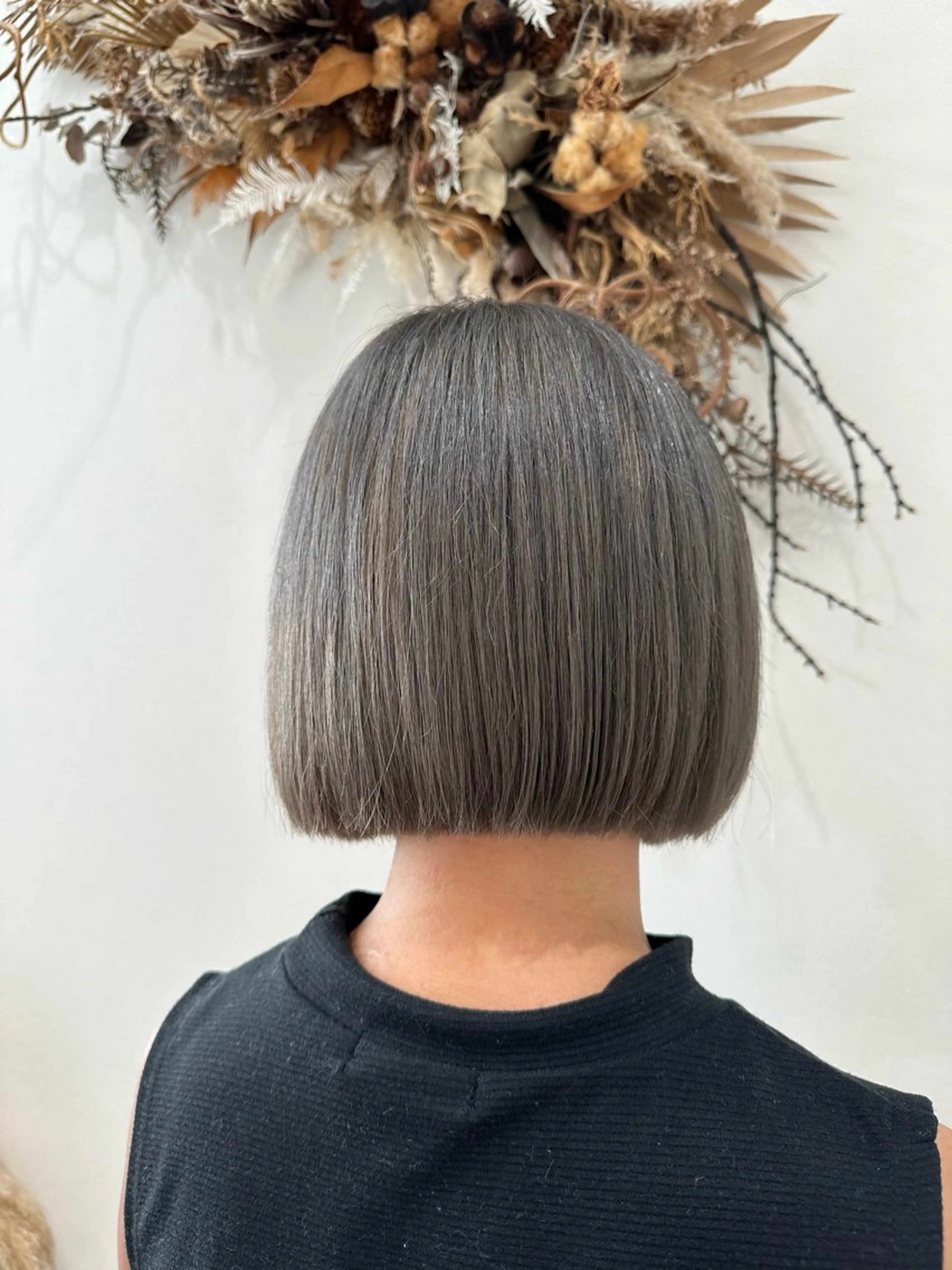 カラー ダブルカラー ボブ 岩本みるか/ 暖色カラー/ベージュのヘアスタイル