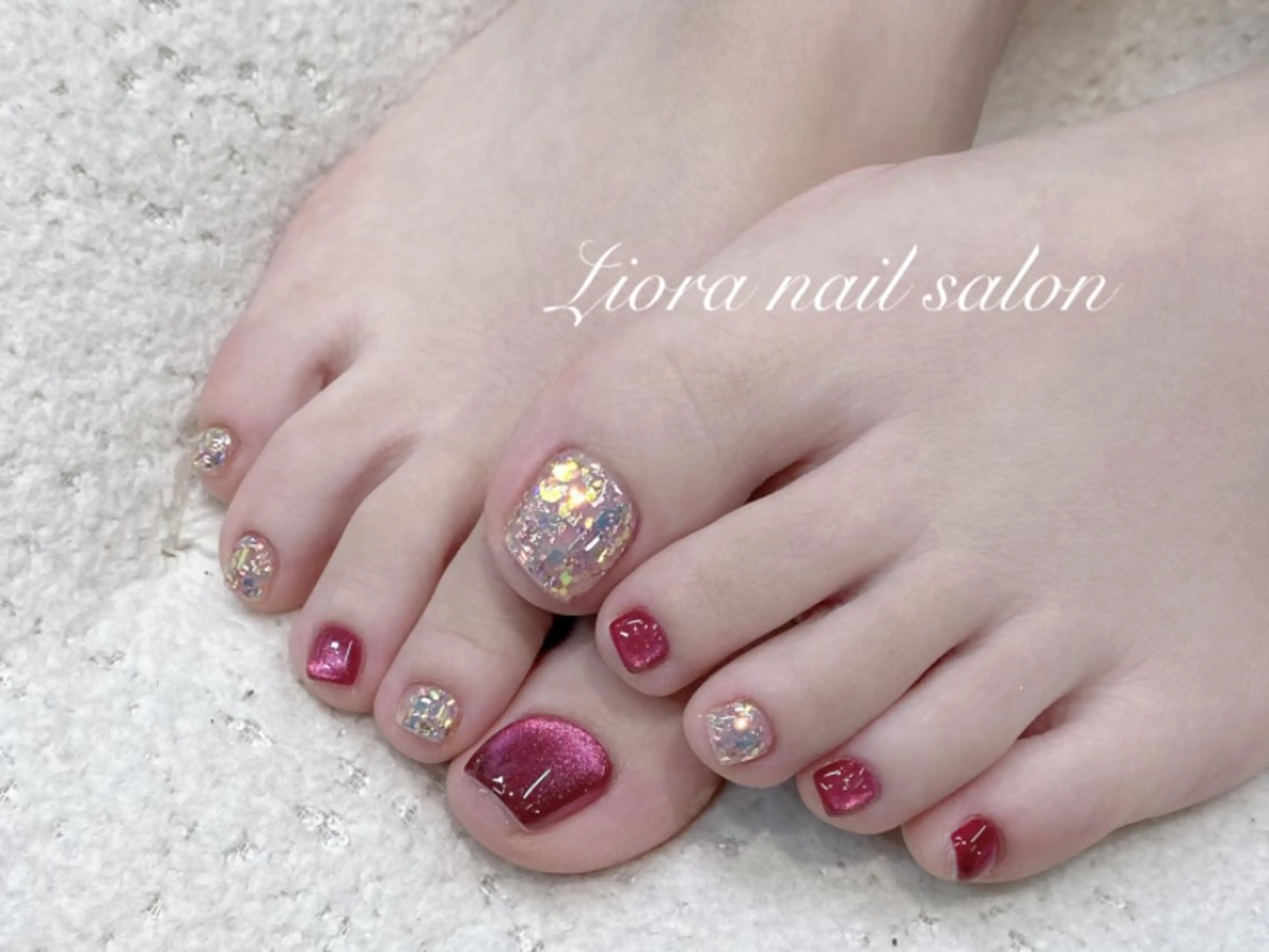 ネイル フレンチネイル ジェルネイル ガーリー グラデーション キラキラネイル フットネイル Liora ネイルサロン所属・Liora nail salonのネイルデザイン