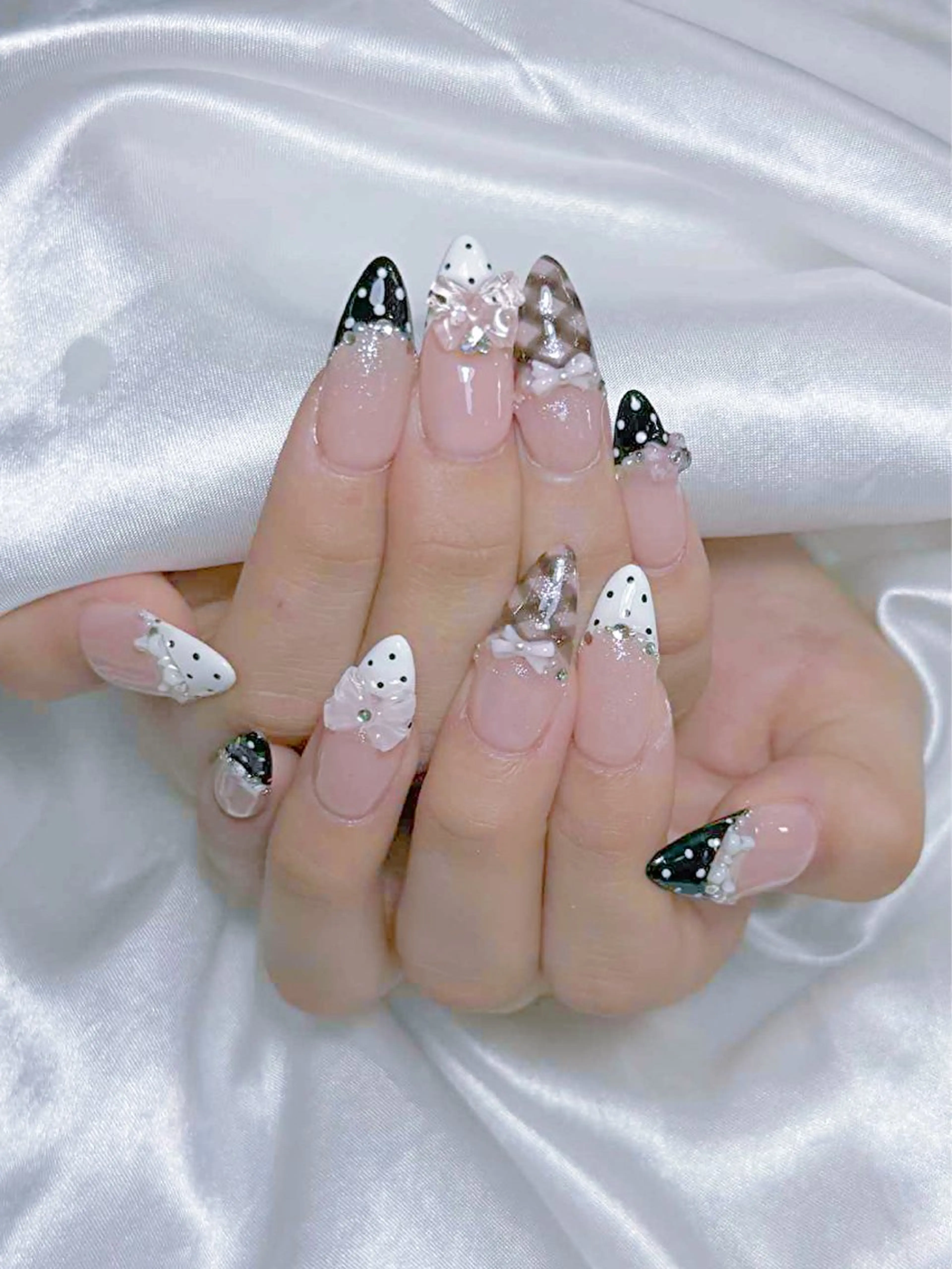ネイル ハンドネイル LEELA NAIL STUDIO所属・LEELA NAIL STUDIOのネイルデザイン