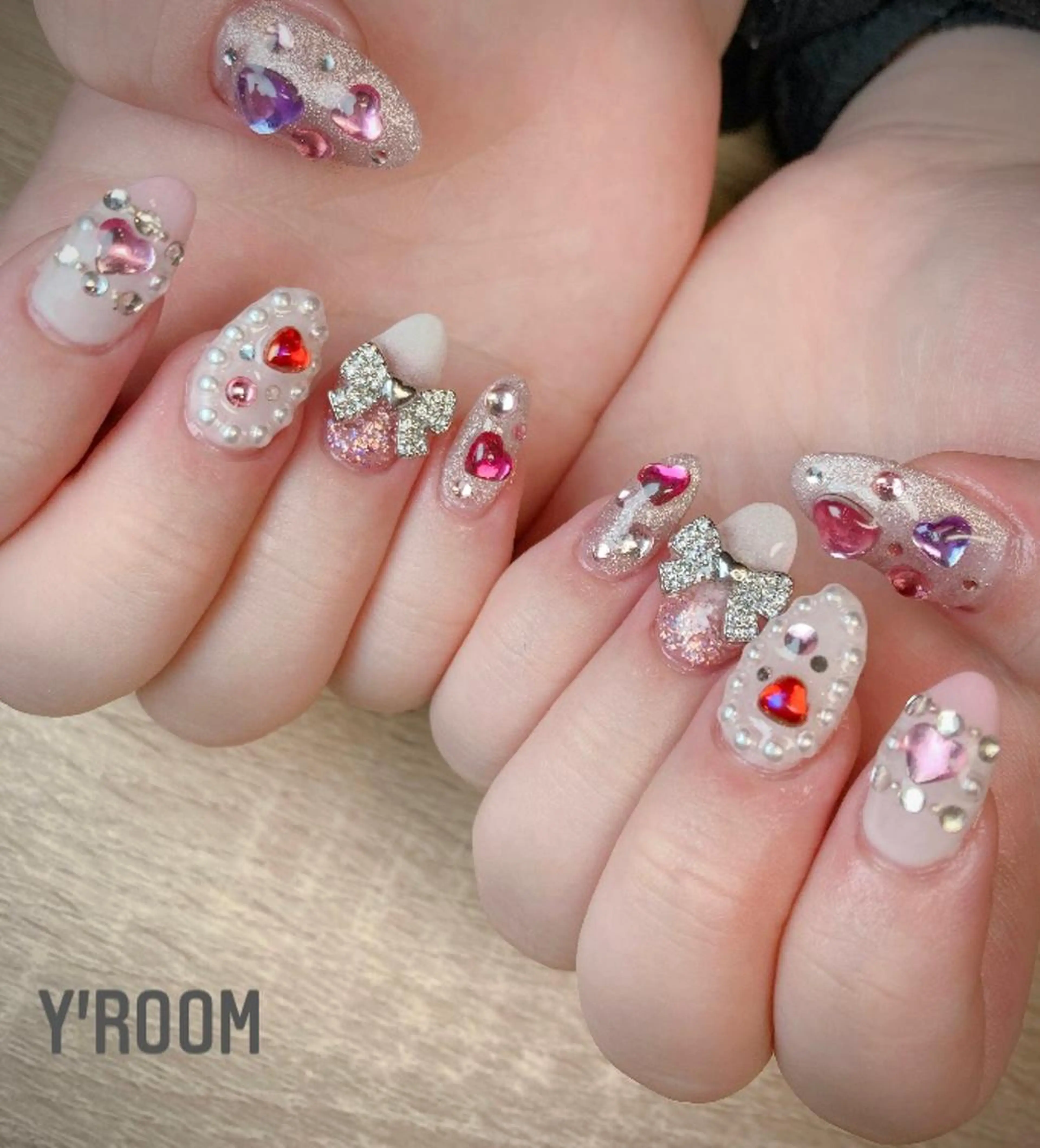 ネイル オーロラネイル フラッシュネイル ジェルネイル 氷ネイル・うるうるネイル マグネットネイル YUKA （ネイリスト）のネイルデザイン