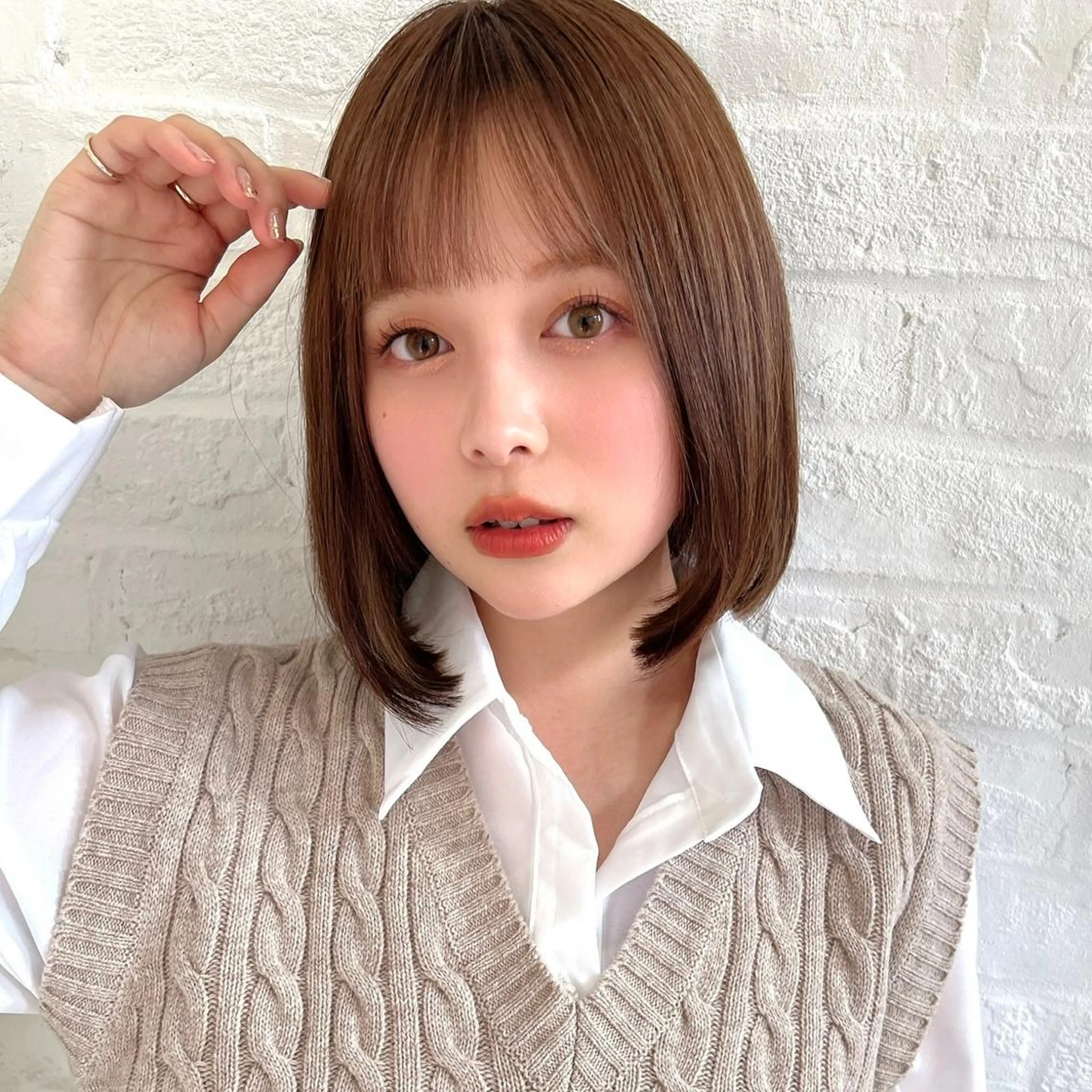 ミディアム カラー ヘアアレンジ くびれヘア 顔周りカット 韓国風ヘア 似合わせカット サイドバング カット ヘアカラー トリートメント ヘアセット 日本一の小顔カット/ ボブ/顔周り/韓国のヘアスタイル