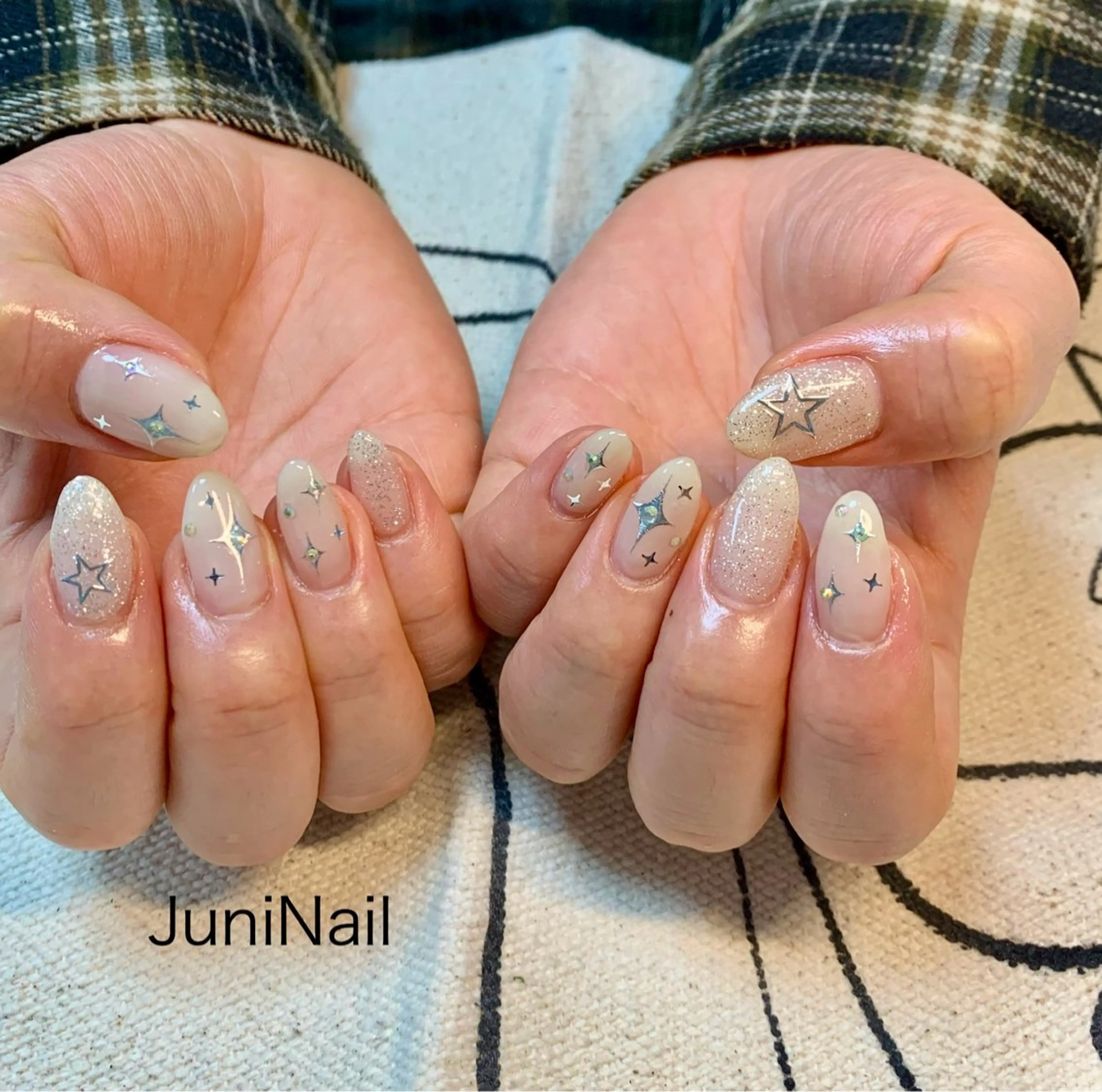 ネイル オーロラネイル クリアネイル 成人式 フラッシュネイル 氷ネイル・うるうるネイル ハンドネイル JuniNail 주니네일🇰🇷suのネイルデザイン