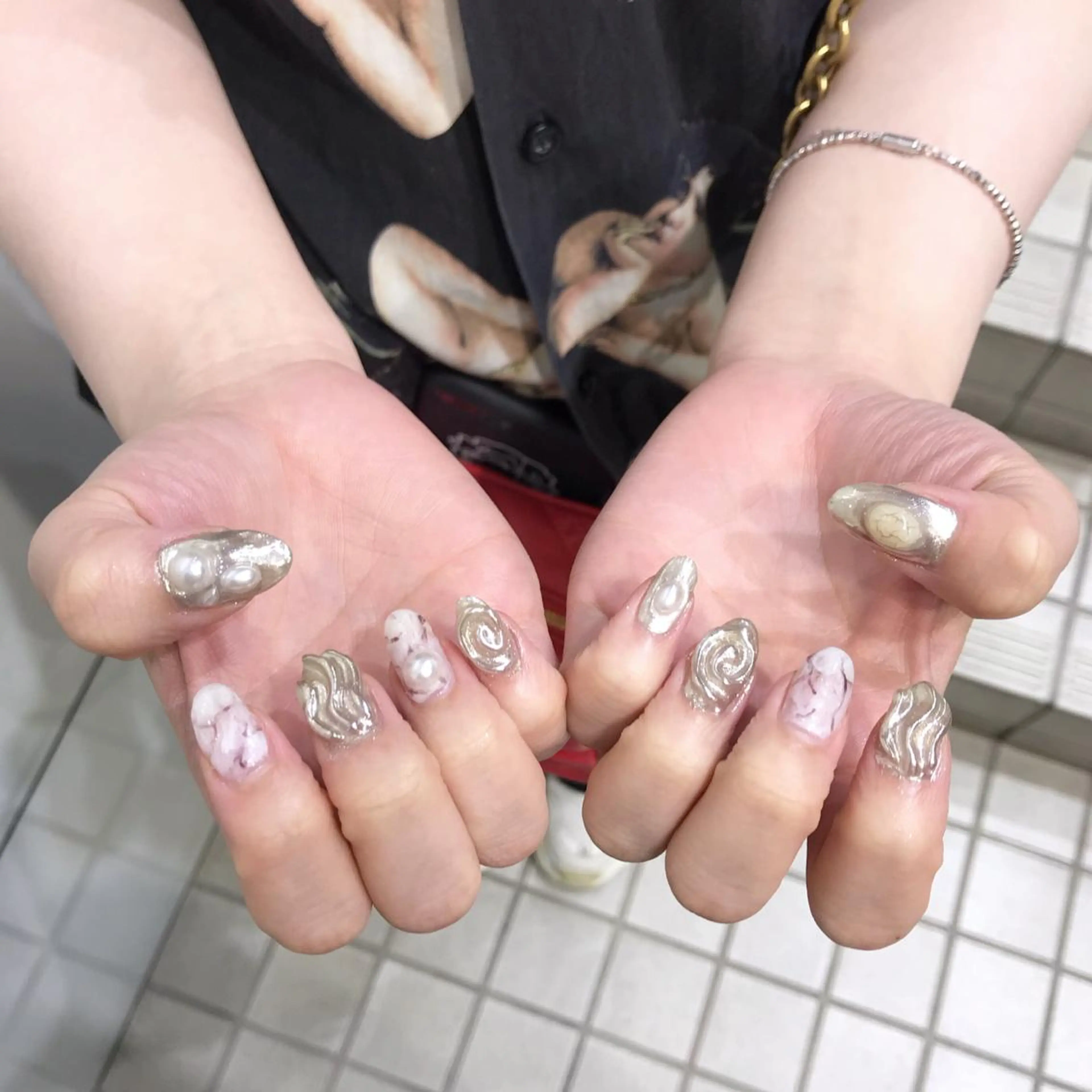 ネイル 大理石ネイル(マーブル) ミラーネイル ハンドネイル 似合わせ提案サラ艶♡ 彩華のヘアスタイル