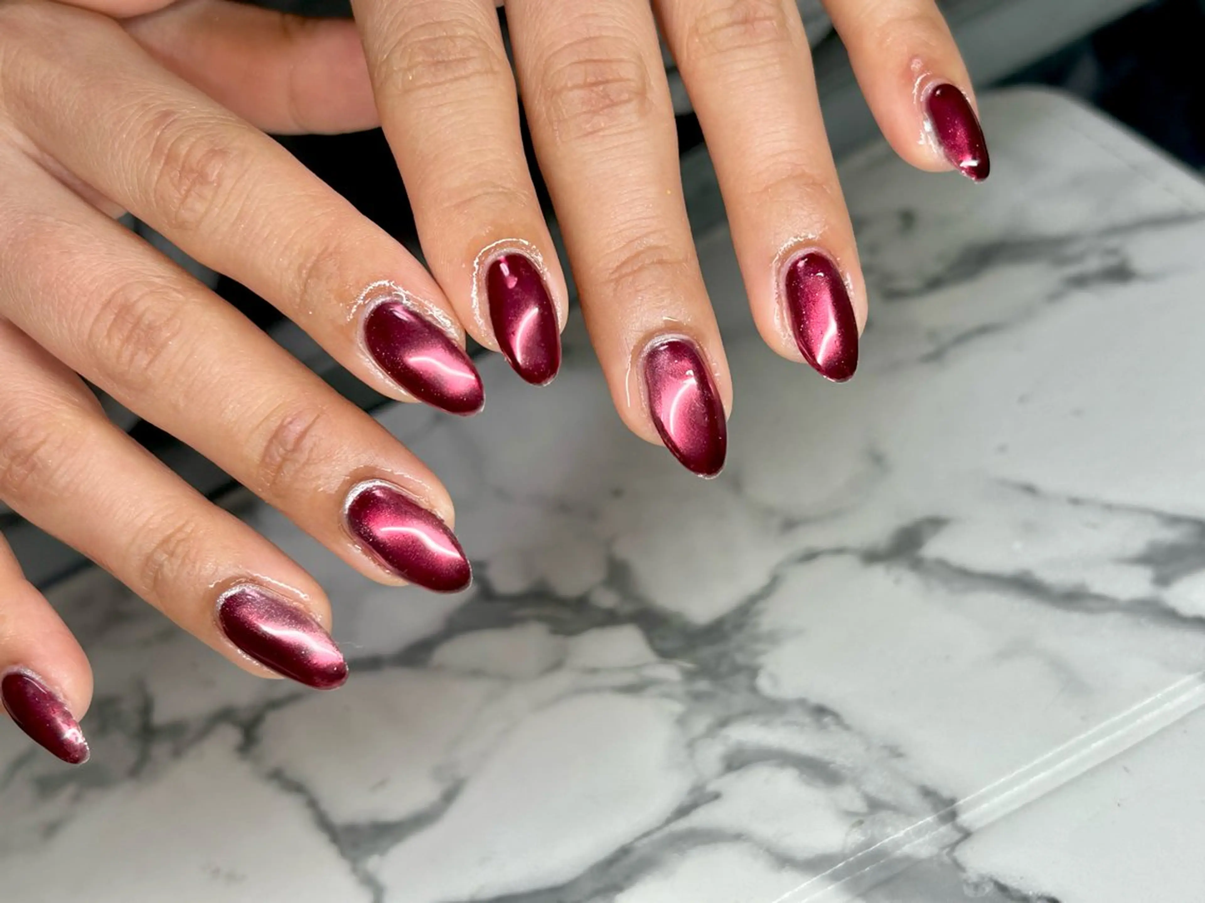 ネイル ボルドー ミラーネイル シルバー ハンドネイル 完全個室salon k.nailのネイルデザイン