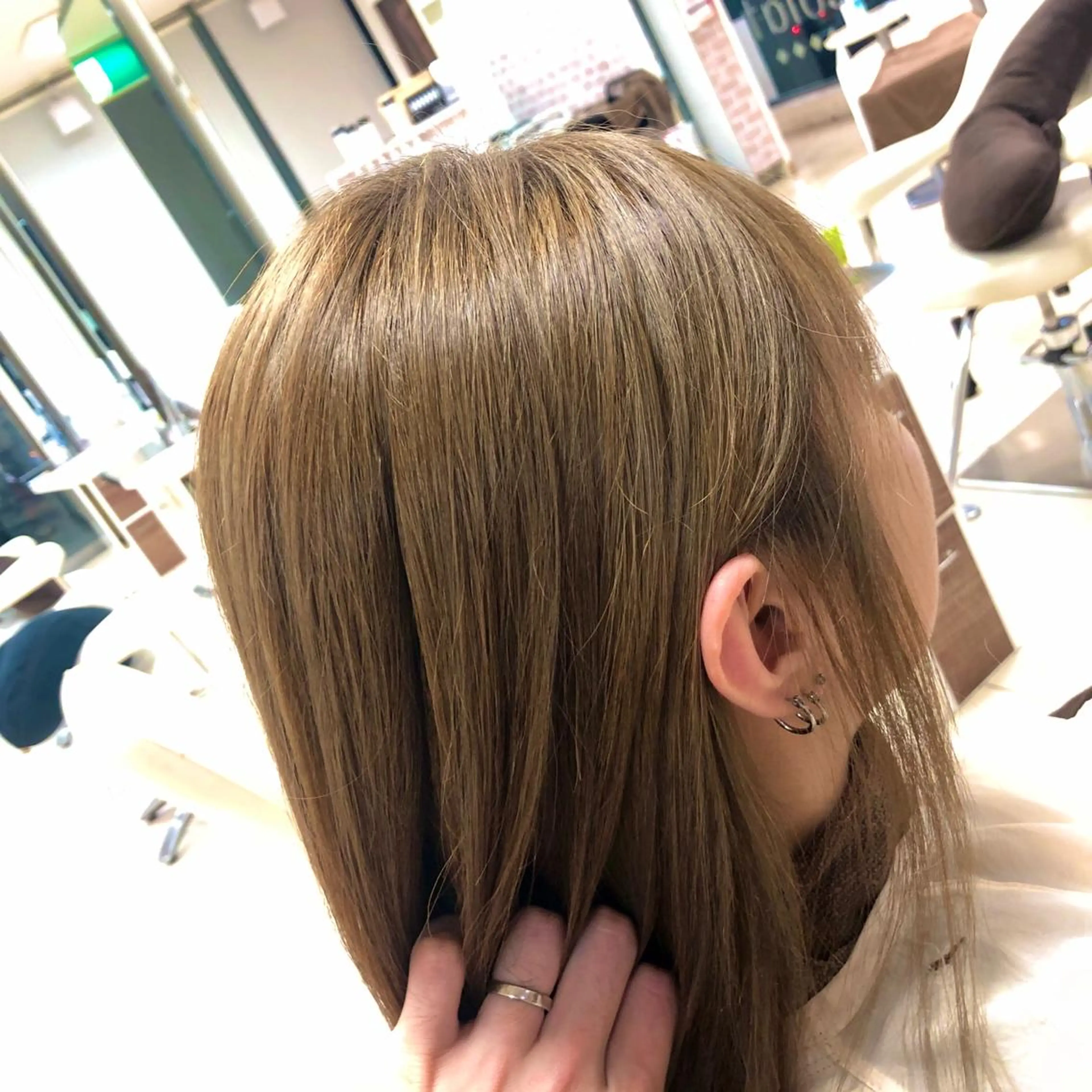 ロング アッシュ ハイライト 【髪風船】上大岡店所属・齋藤 尋真のヘアスタイル