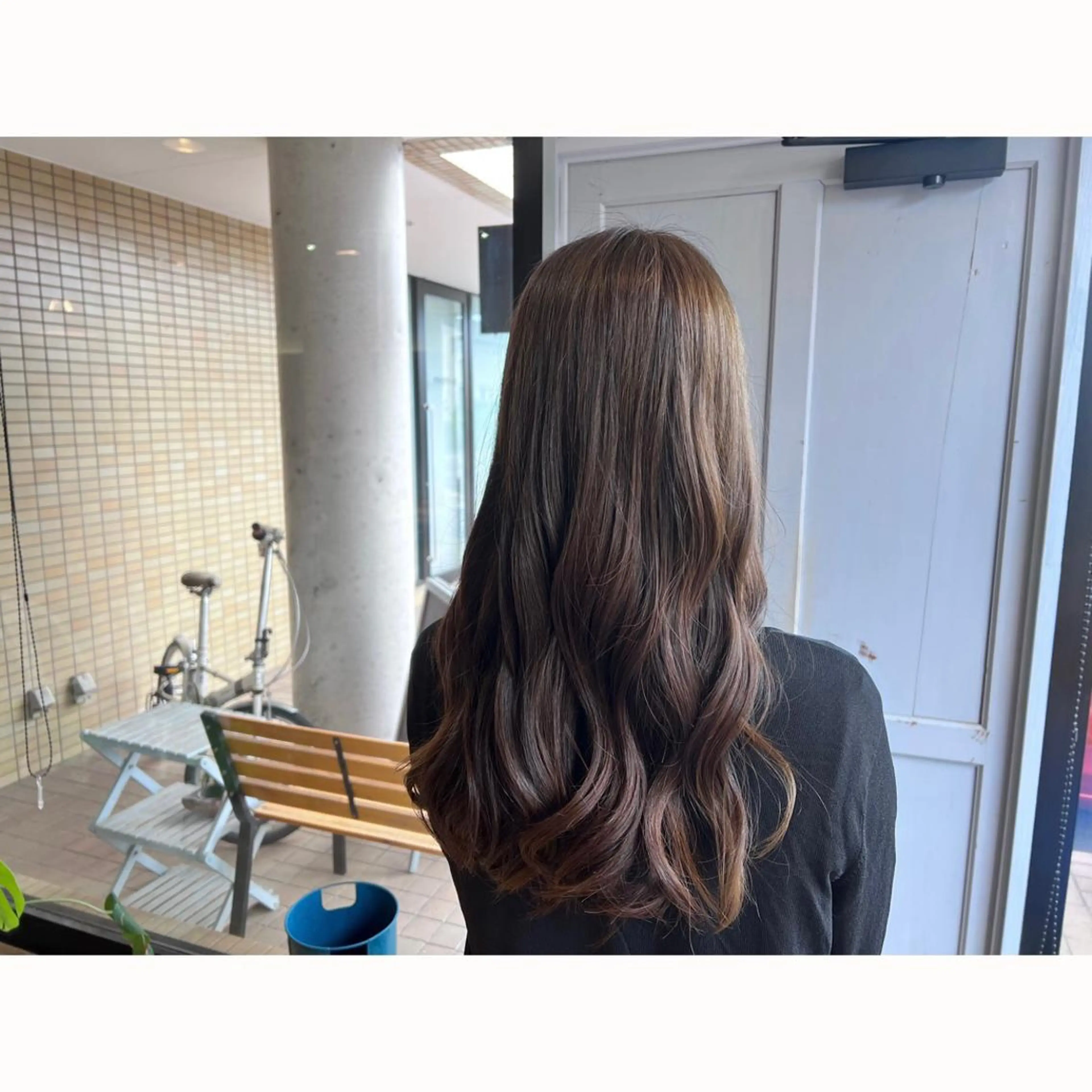 ロング カラー グレージュ オリーブグレージュ オリーブグレー ヘアカラー トリートメント ツキダテ ユイのヘアスタイル