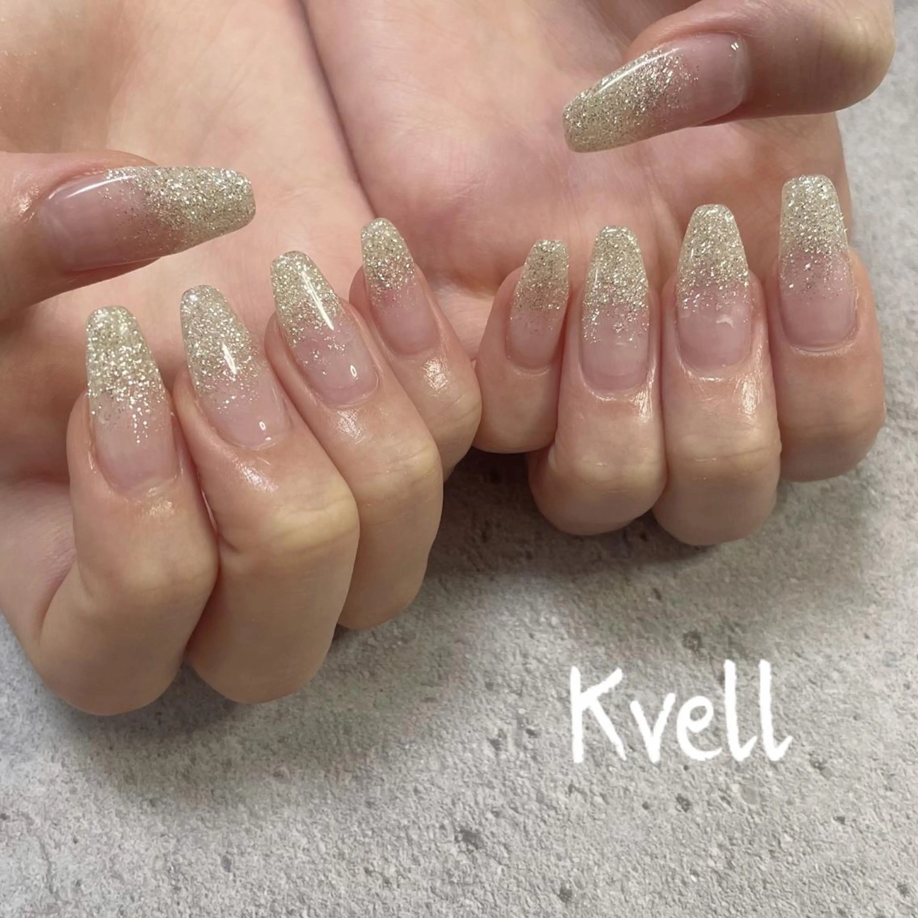 ネイル シルバー ホワイト ハンドネイル nail salon  Kvell所属・nailsalon Kvellのネイルデザイン