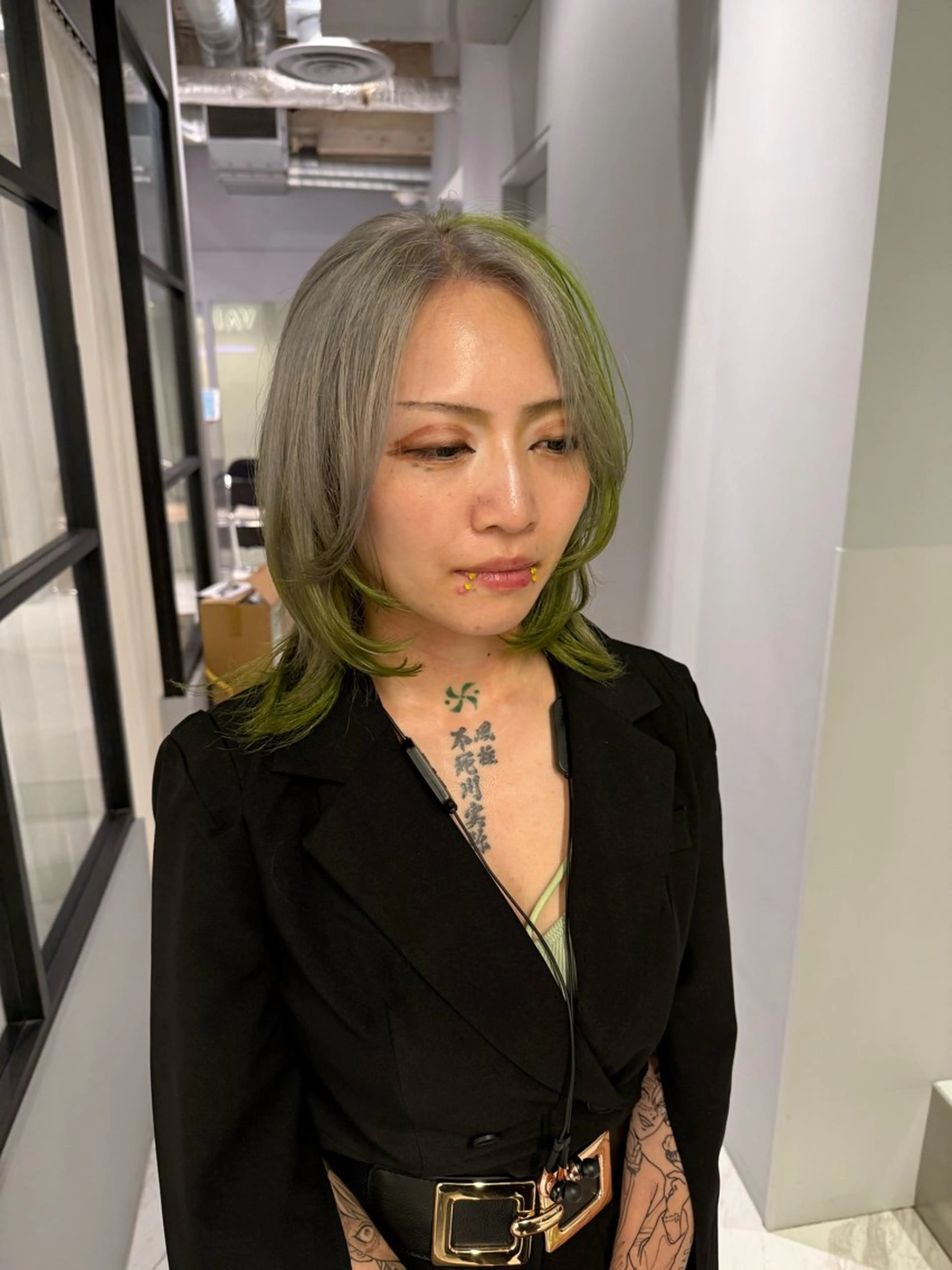 セミロング カラー カット ヘアカラー トリートメント 新宿ケアブリーチ 稲垣颯太のヘアスタイル