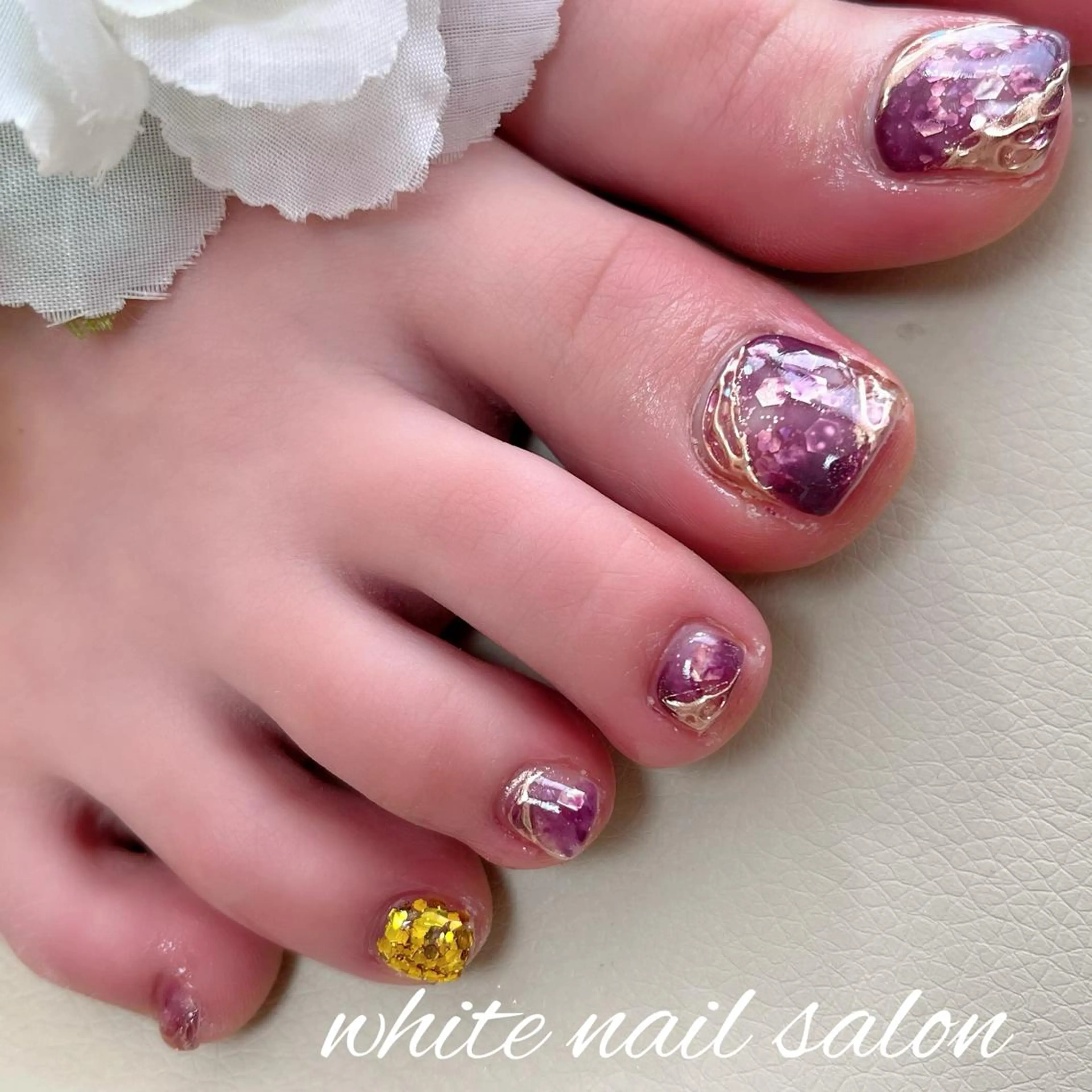 ネイル フットネイル ジェルネイル ハードジェル ラメ(グリッター) 持ち込み フットネイル white nail salonのネイルデザイン