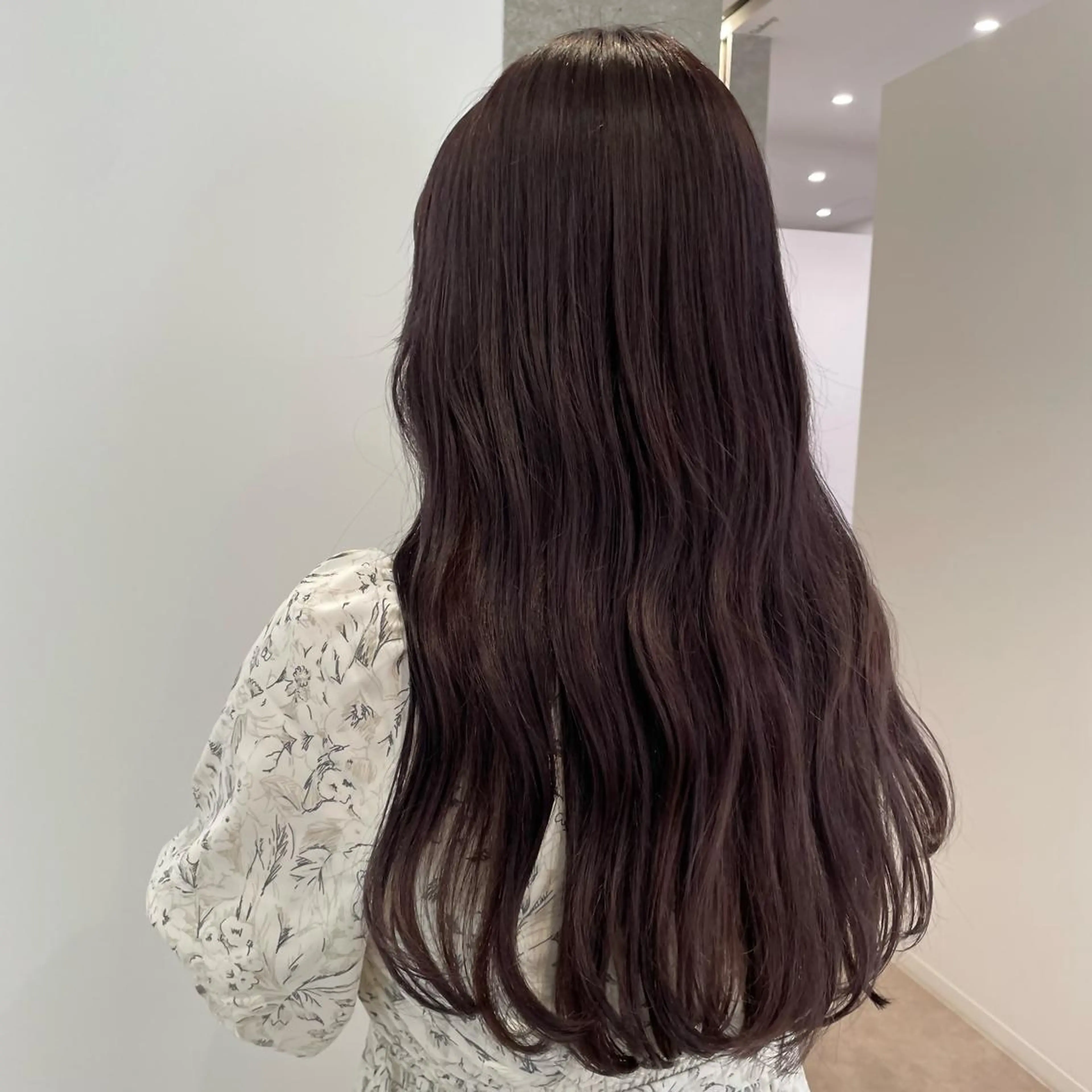 ロング カラー ブリーチ グレージュ ラベンダーカラー ラベンダーグレージュ ラベンダーグレー GO TODAY 新宿Aura店所属・ベージュ🤎透明感 カラー🤎anriのヘアスタイル