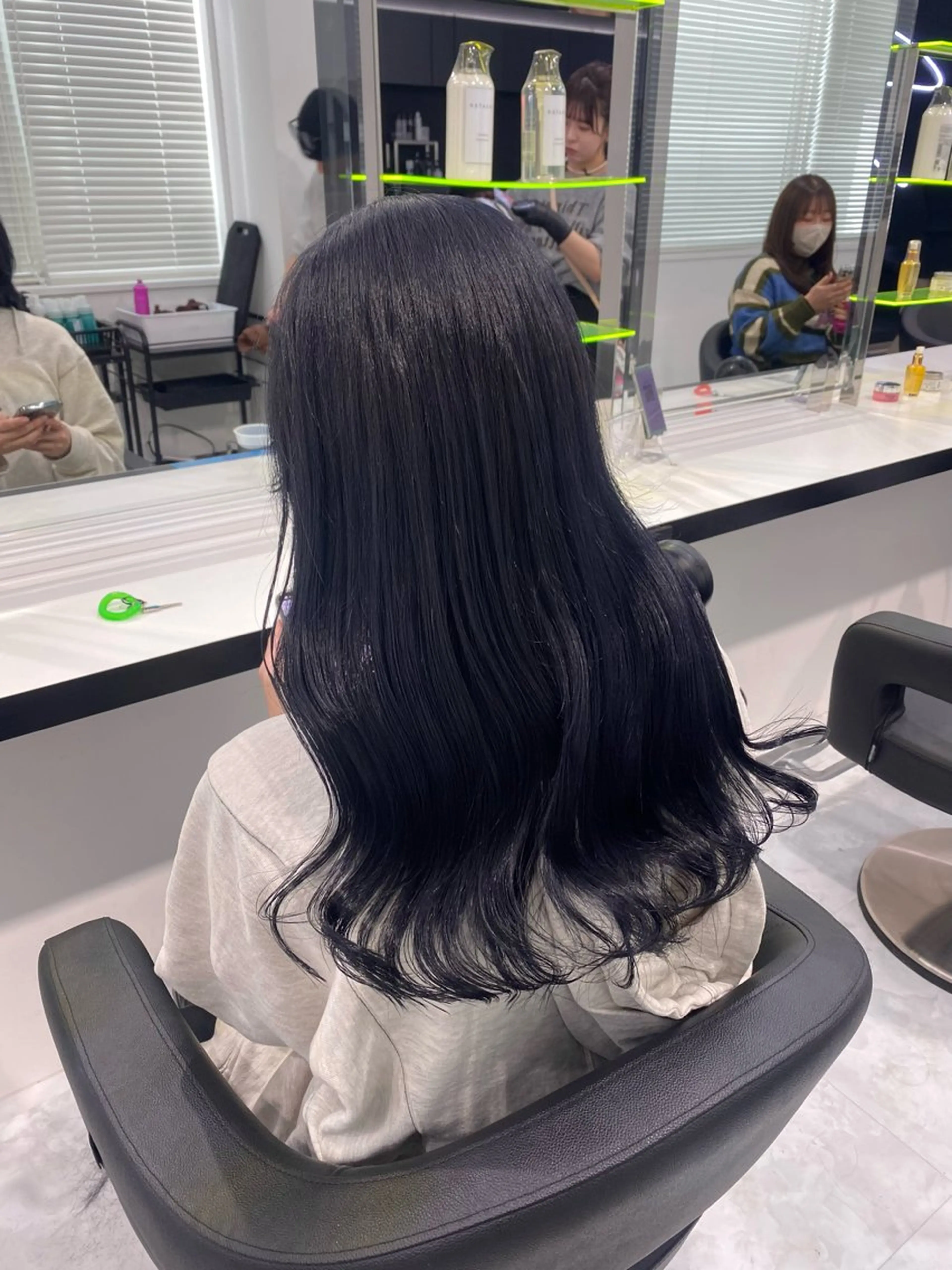 ロング カラー パーマ ヘアアレンジ 透明感ブリーチカラー 🌈TOMOHIROのヘアスタイル