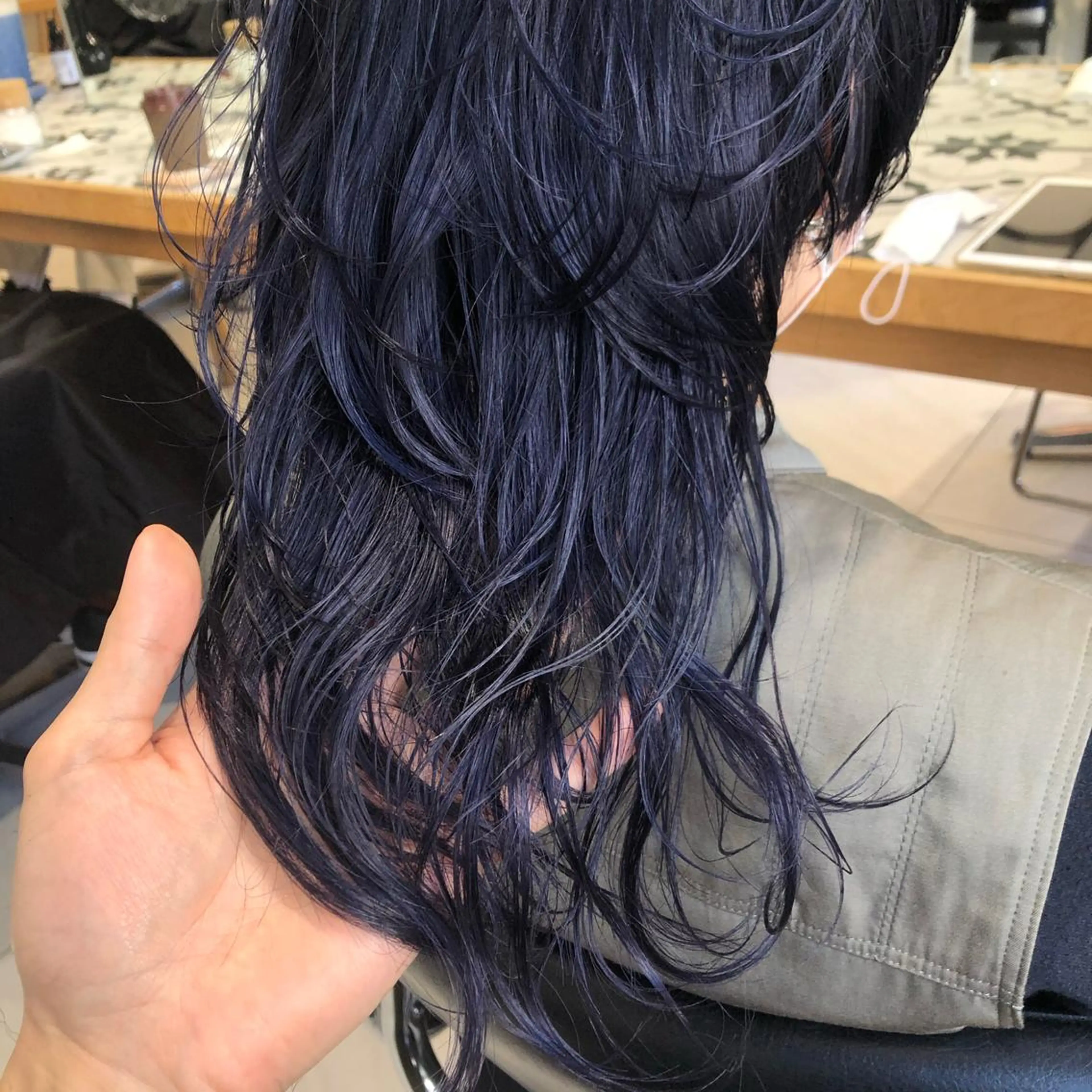 ロング カラー ブリーチ ネイビーカラー パープルカラー ウルフカット ミヤギ リュウキのヘアスタイル