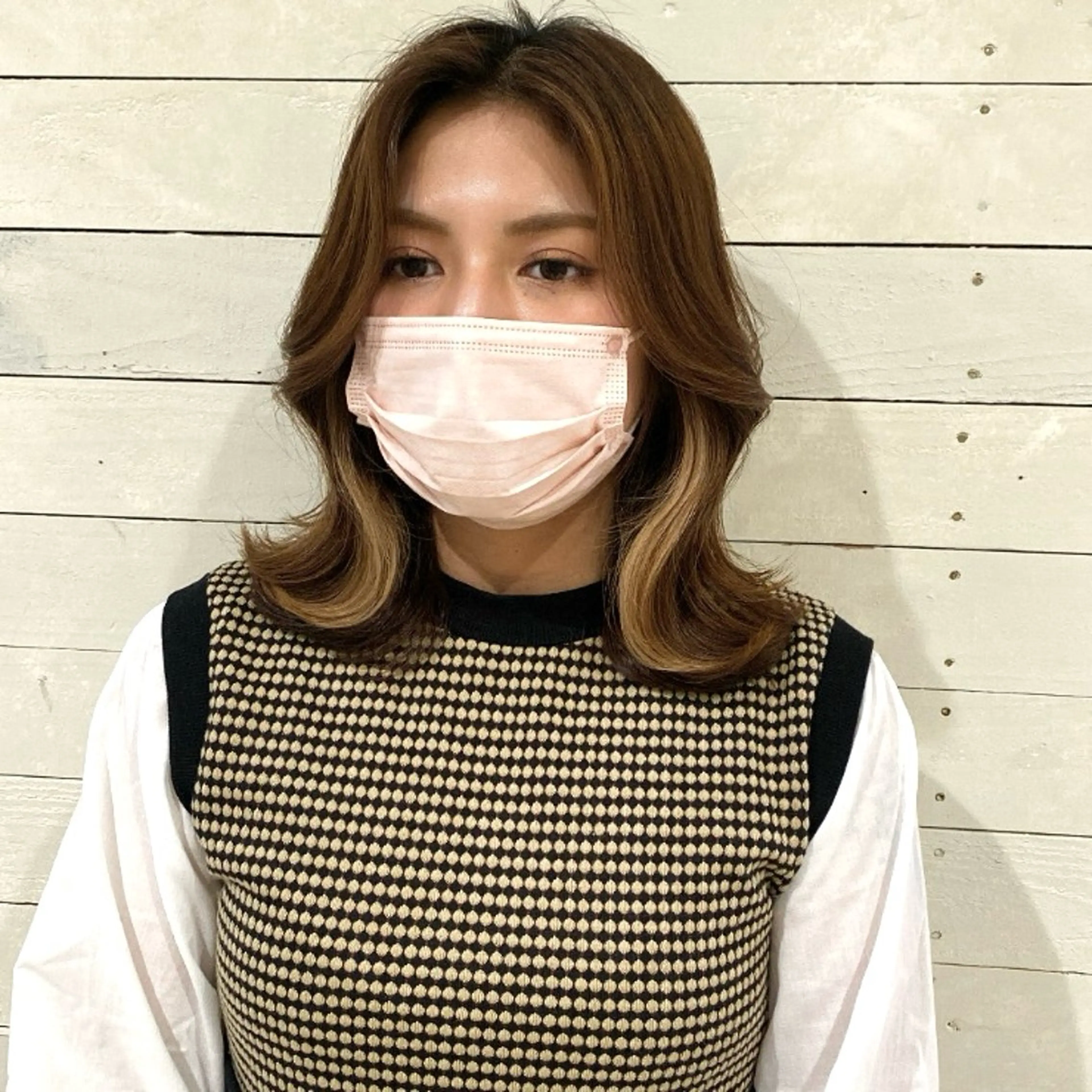 ミディアム カラー ヘアカラー 💛ブリーチで叶える 💛垢抜けカラー🌈のヘアスタイル