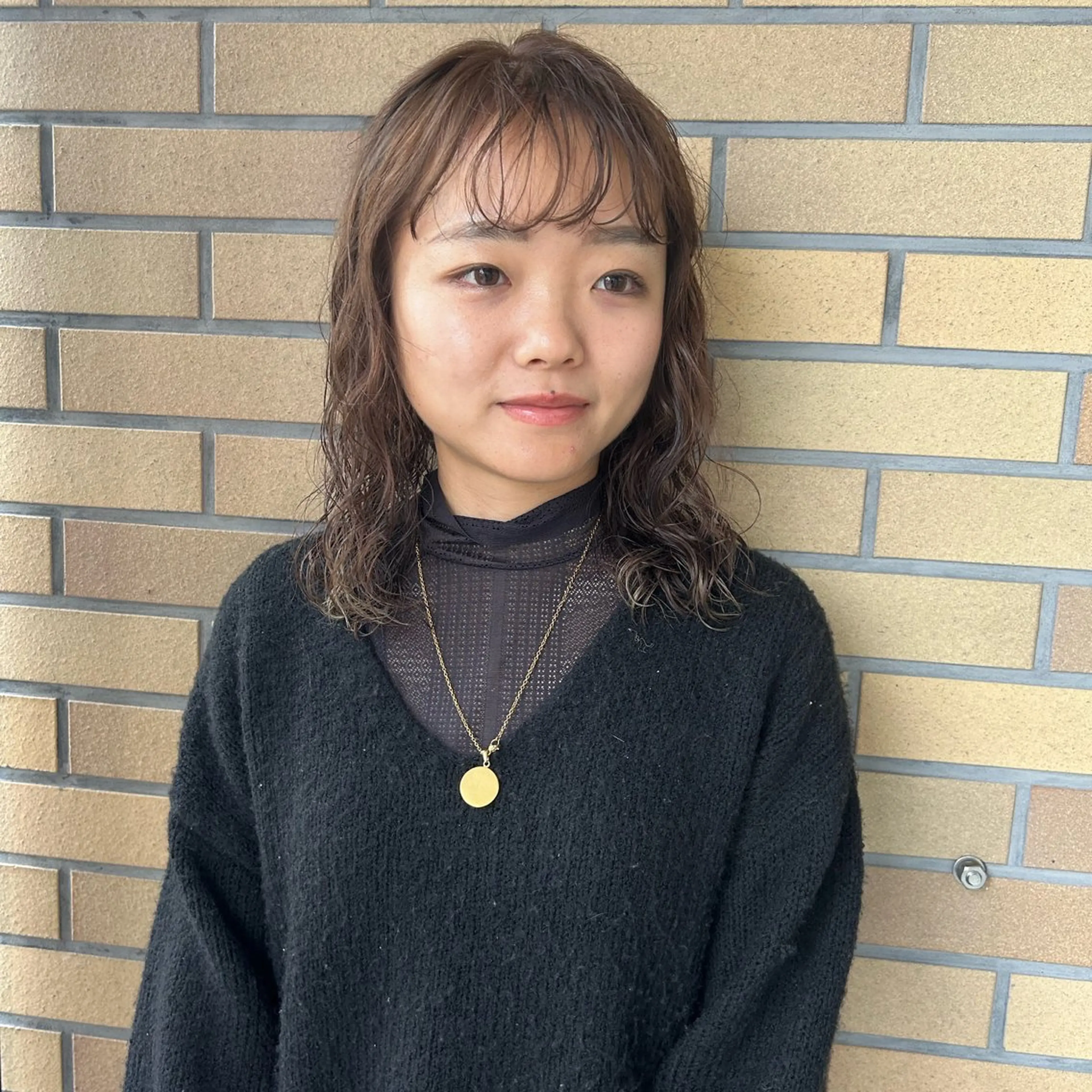 セミロング カット パーマ en⁺ trust所属・山口 麗音のヘアスタイル