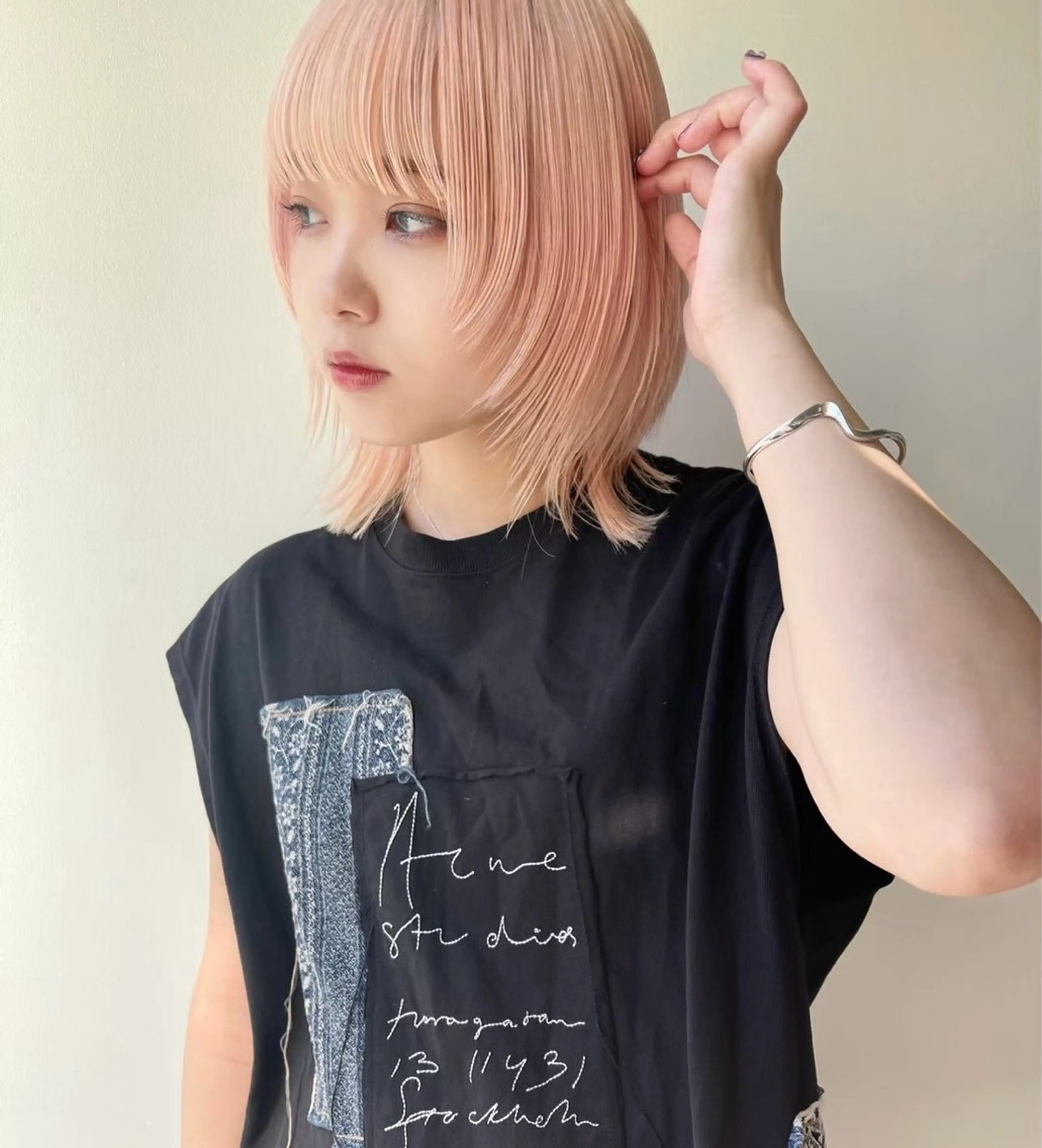 ミディアム レイヤーカット ウルフカット ウルフレイヤー 韓国ヘアハイトーン 👾はちす👾のヘアスタイル