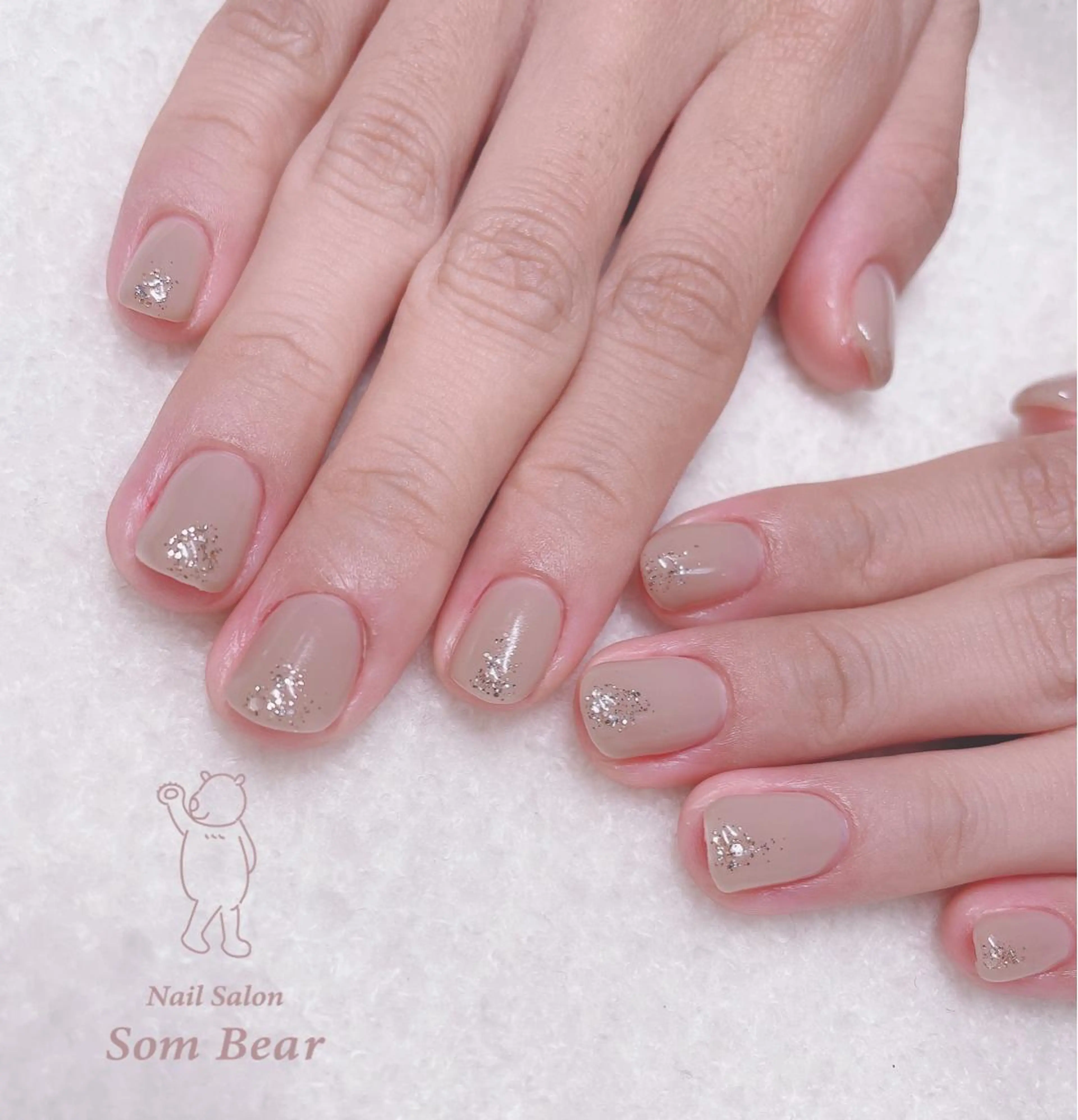 ネイル フレンチネイル グラデーション ラメ(グリッター) ワンカラーネイル 冬ネイル Som Bear所属・nail salon Som Bear🧸のネイルデザイン