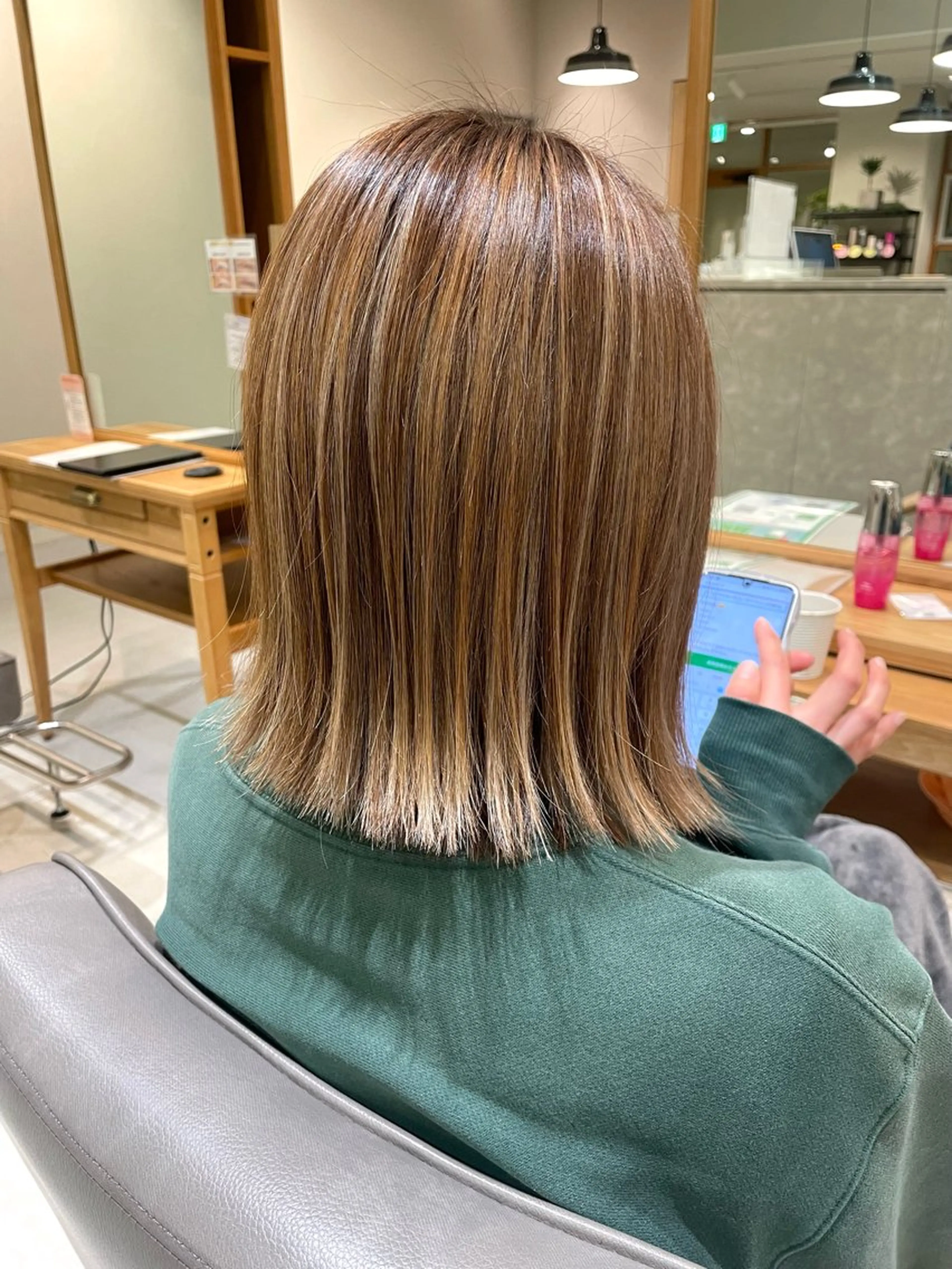 カラー ベージュカラー ハイライトカラー 植手 莉菜のヘアスタイル