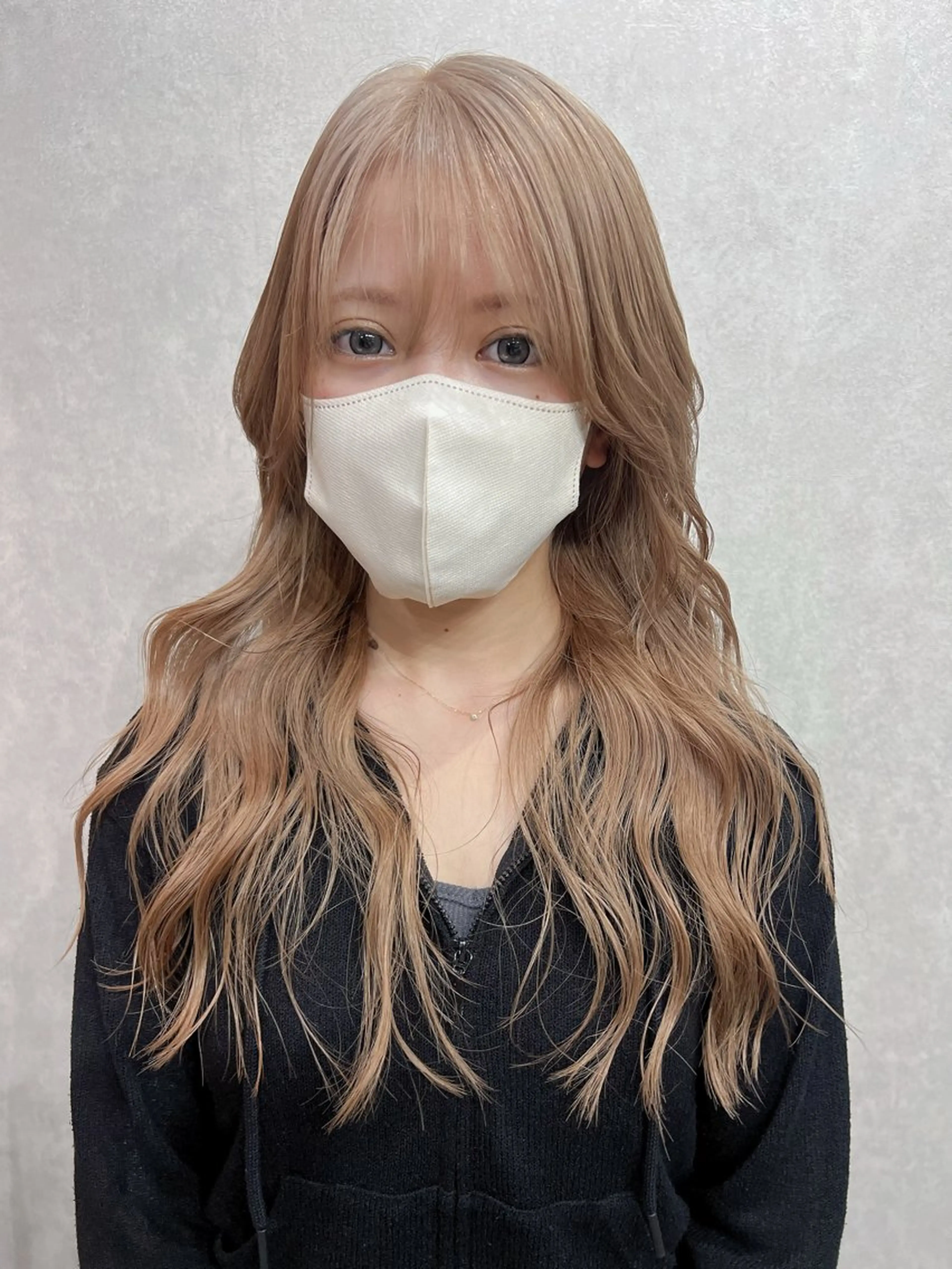 セミロング カラー セミロングパーマ ベージュカラー ブリーチ ケアブリーチ ハイトーンカラー カット ヘアカラー ユ イのヘアスタイル
