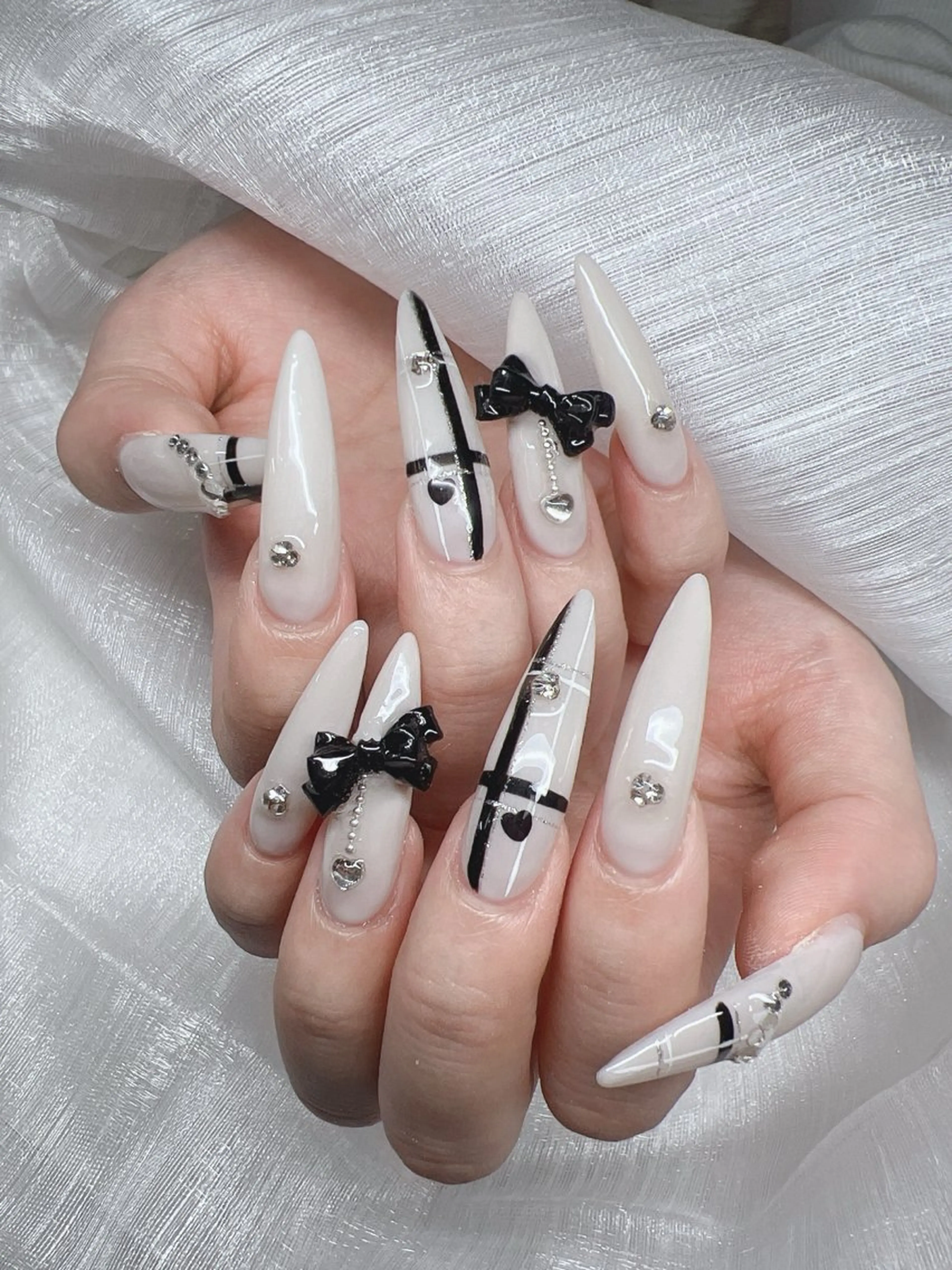 ネイル 長さ出し グラデーション 卒業式 キラキラネイル マグネットネイル ハンドネイル Lee Nails チップ長さだし専門店のネイルデザイン