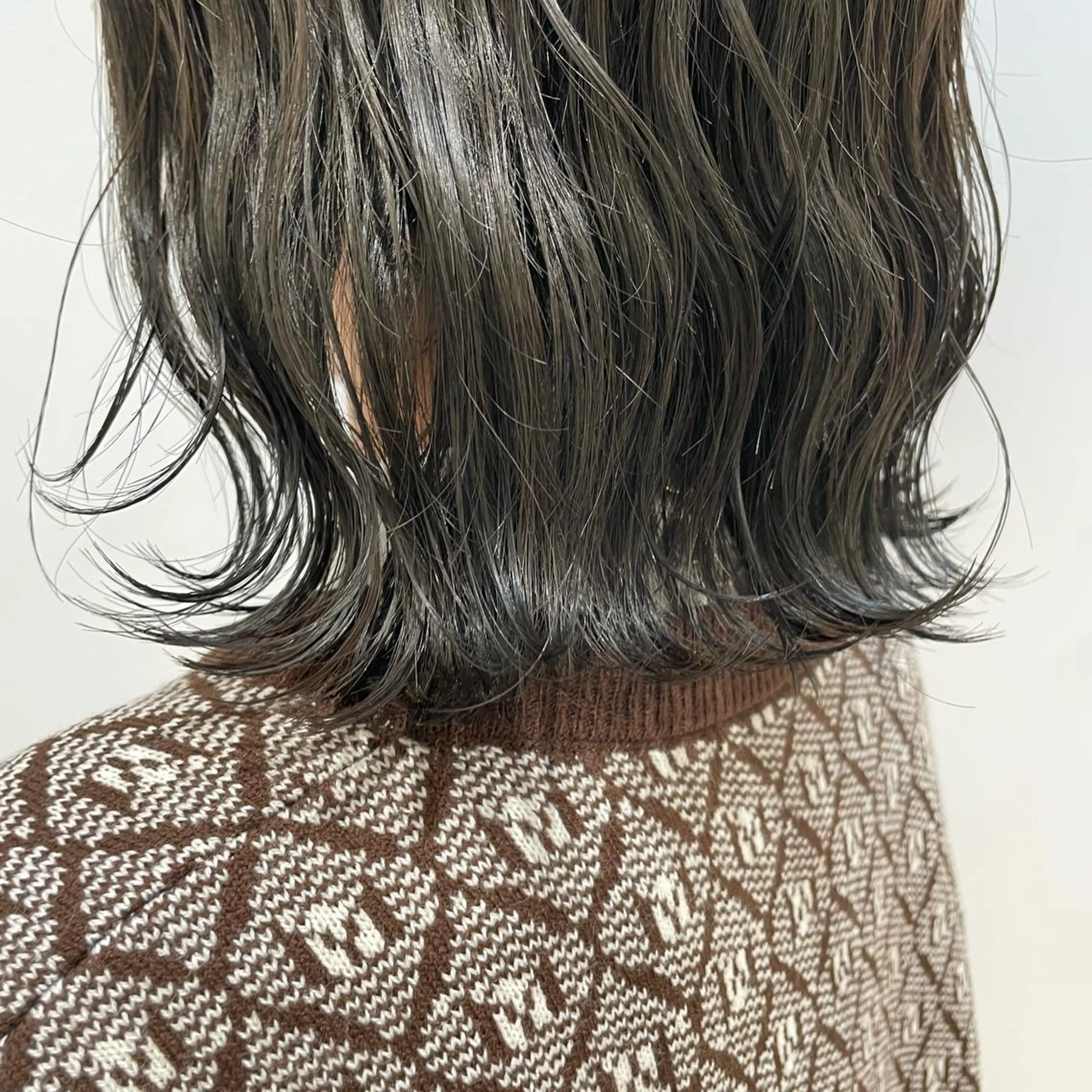 ミディアム カラー オリーブグレー トリートメント レイヤー/ハイトーン 🫧‪Erikaのヘアスタイル
