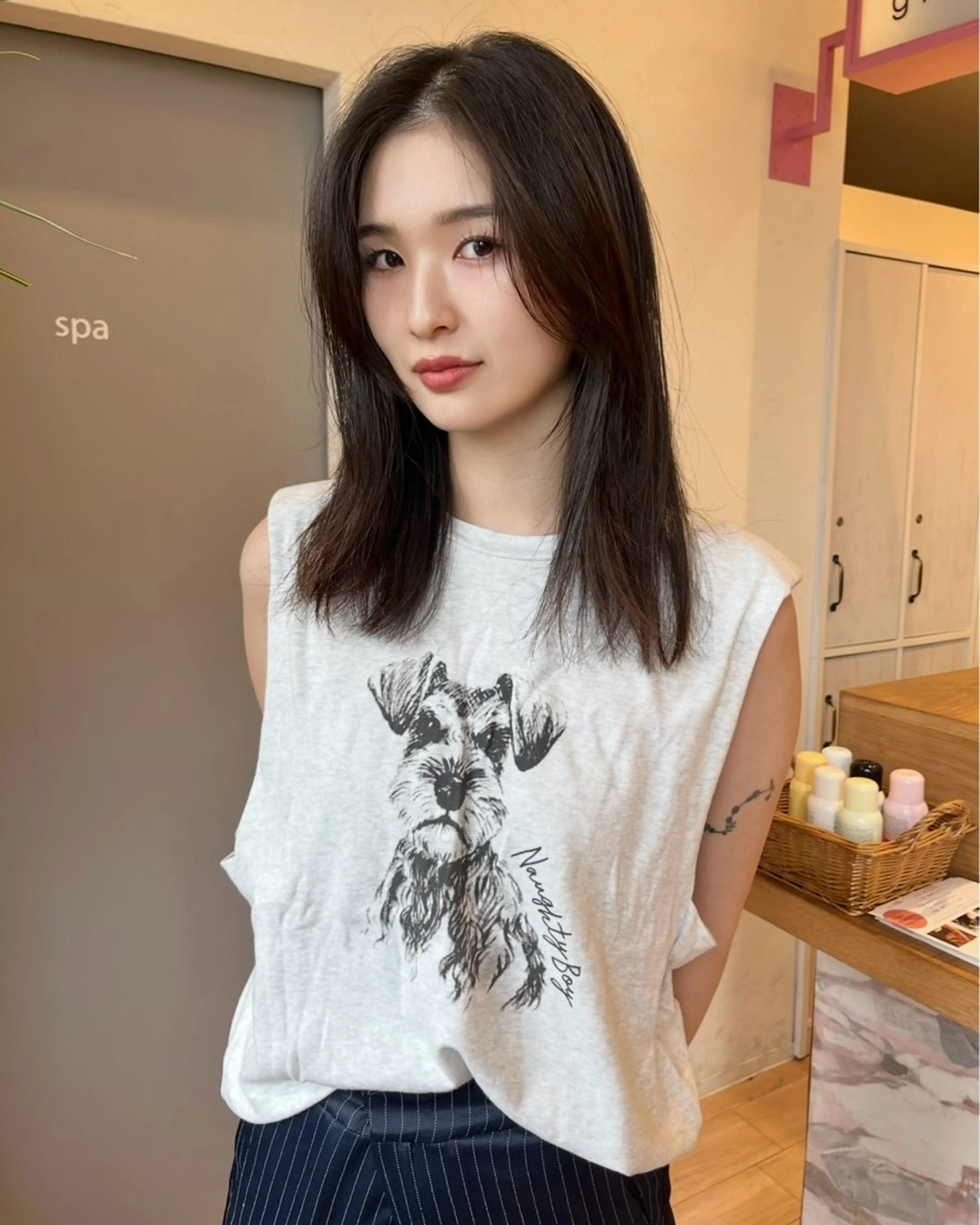 セミロング 吉原 由菜のヘアスタイル