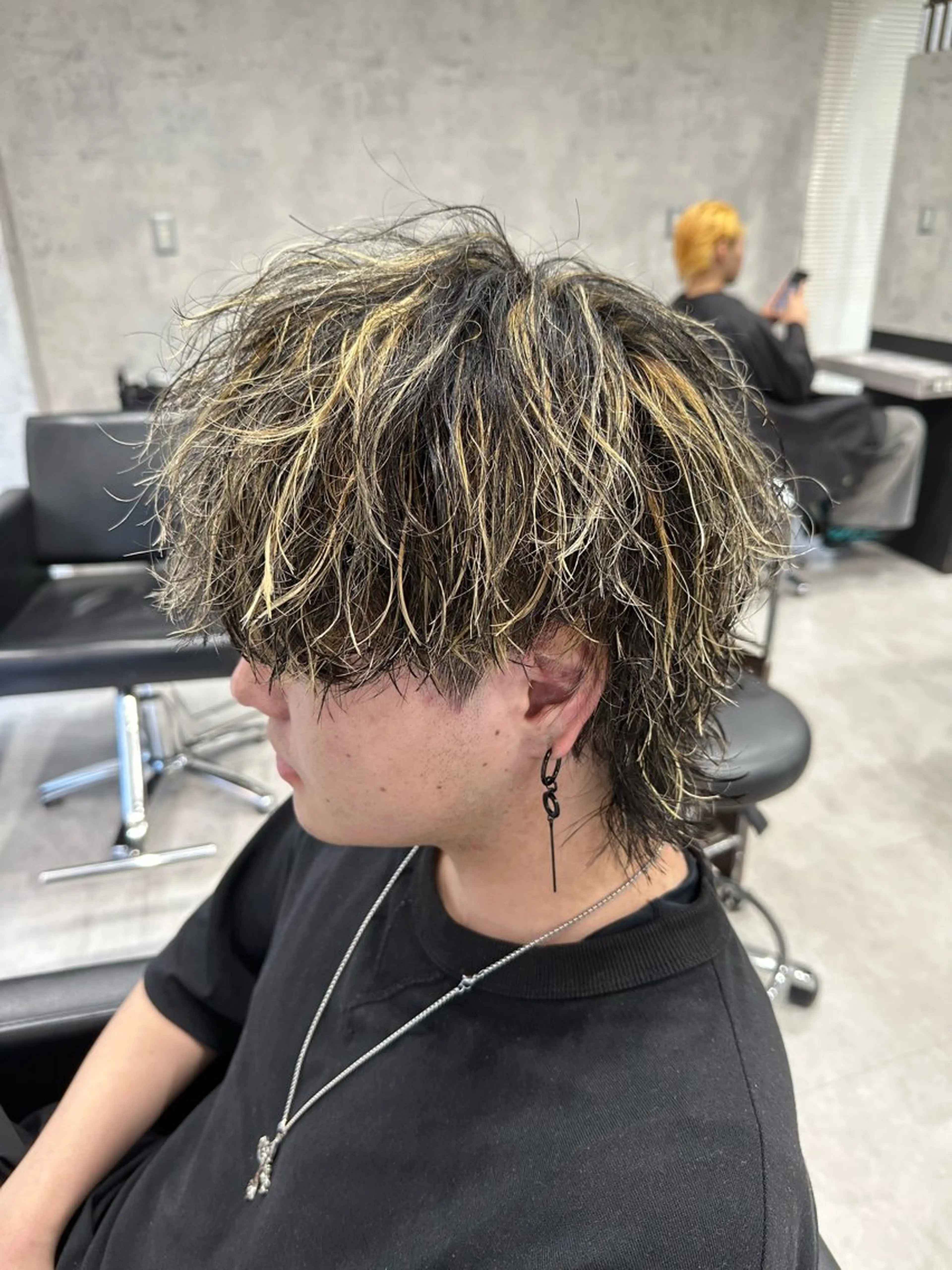 ショート カラー パーマ メンズ メンズハイライト メンズパーマ 波巻きパーマ ハイライトカラー ハイライト カット ヘアカラー パーマ 「パーマ指名No1 🥇」小日向悠のヘアスタイル