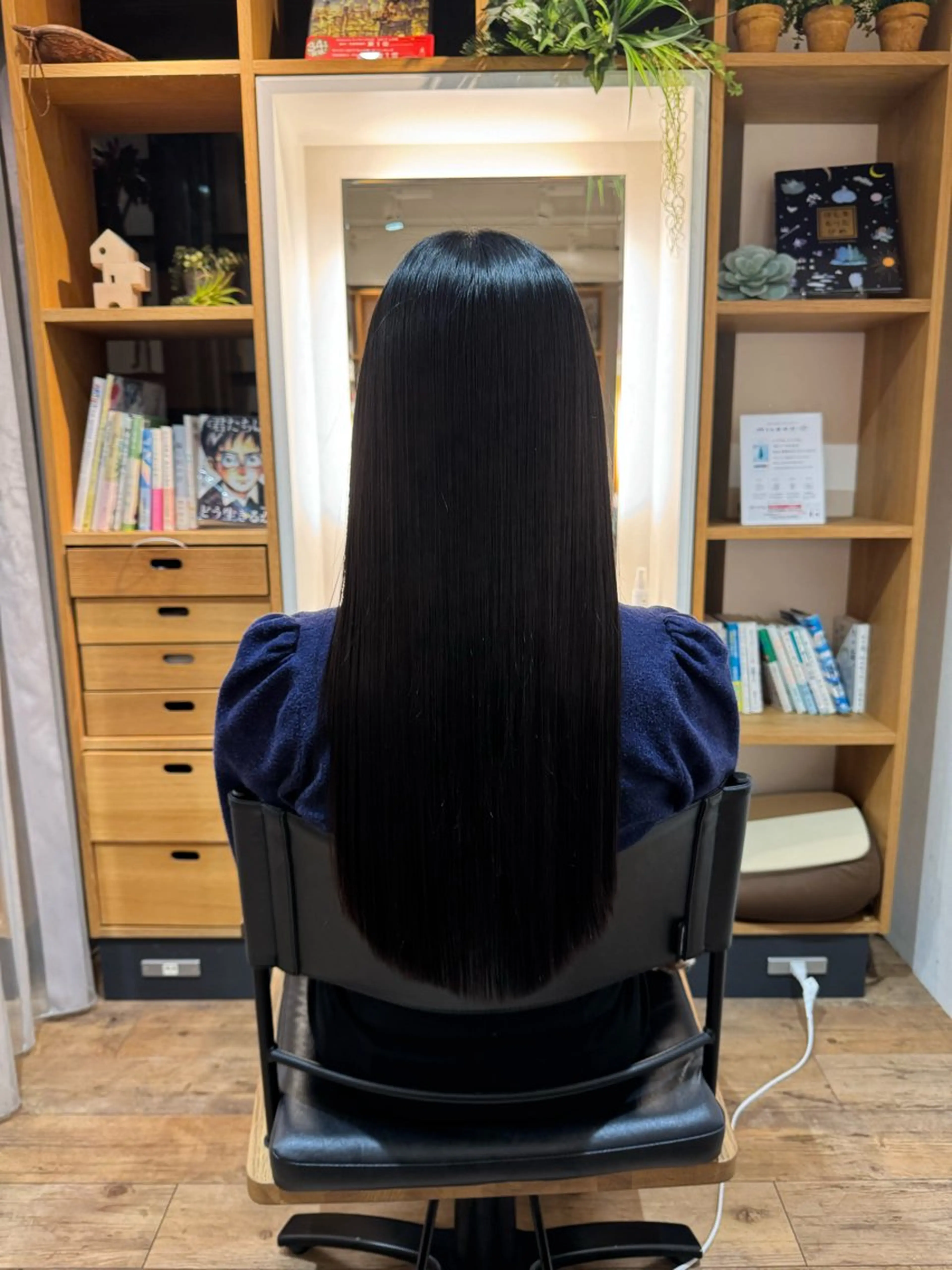 セミロング カット 縮毛矯正 トリートメント afloatkobe所属・美髪/髪質改善 川口凌弥のヘアスタイル