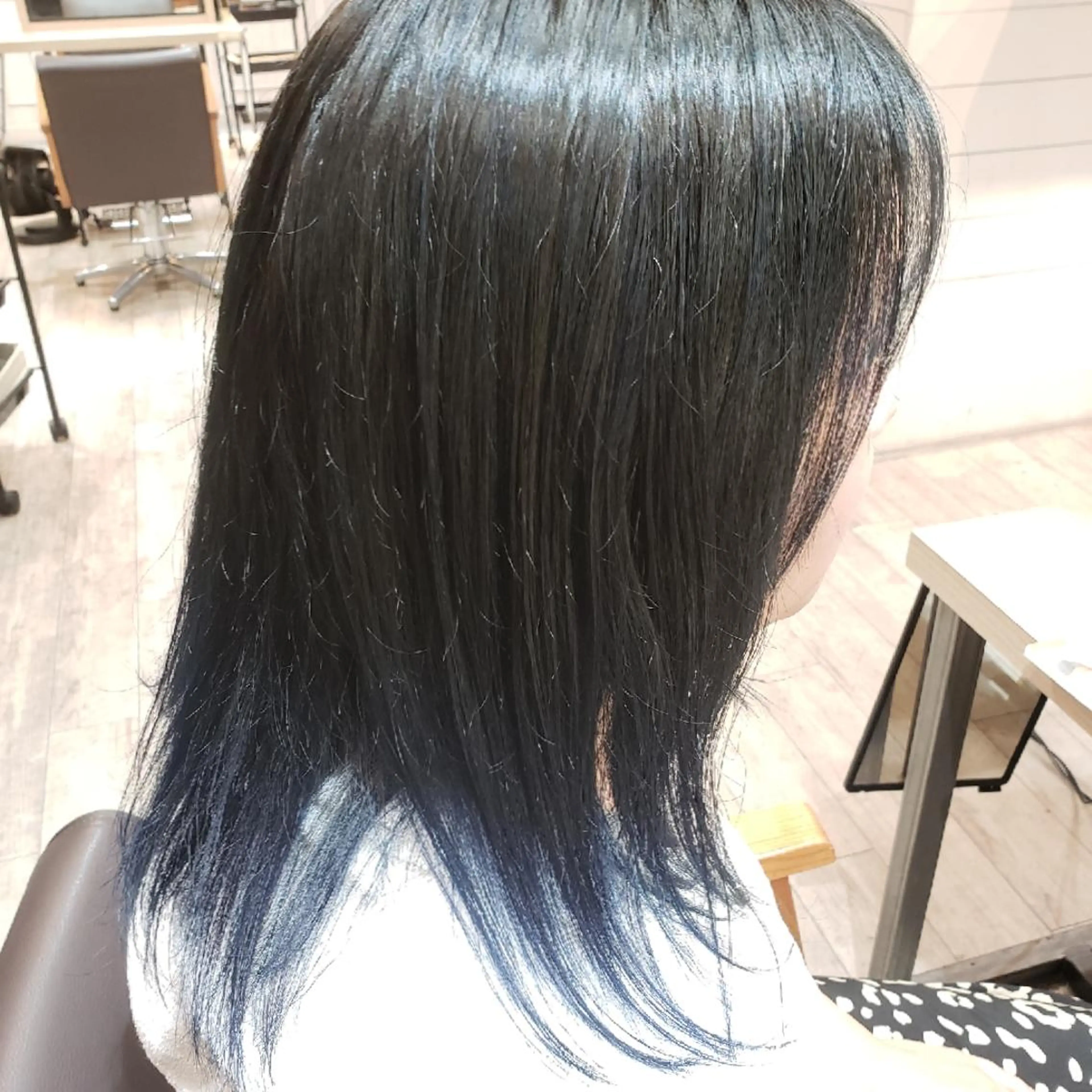 ミディアム レイヤーカット 浅野 Roots店長のヘアスタイル