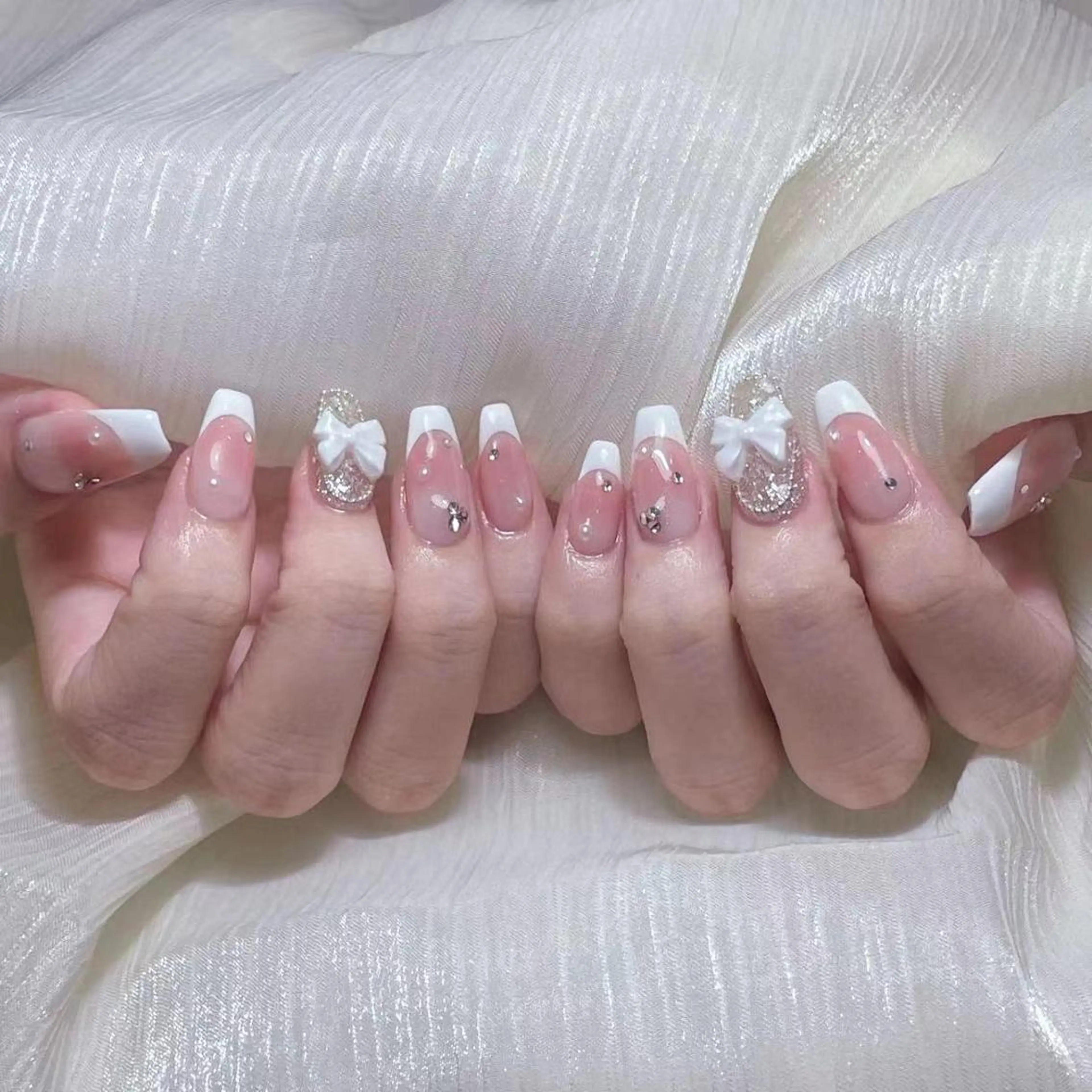 【10月オフ全て無料中】🌸ハンド⚠️平日10時〜16時限定⭐️持ち込みデザインアート1️⃣0️⃣本パーツつけ放題の写真