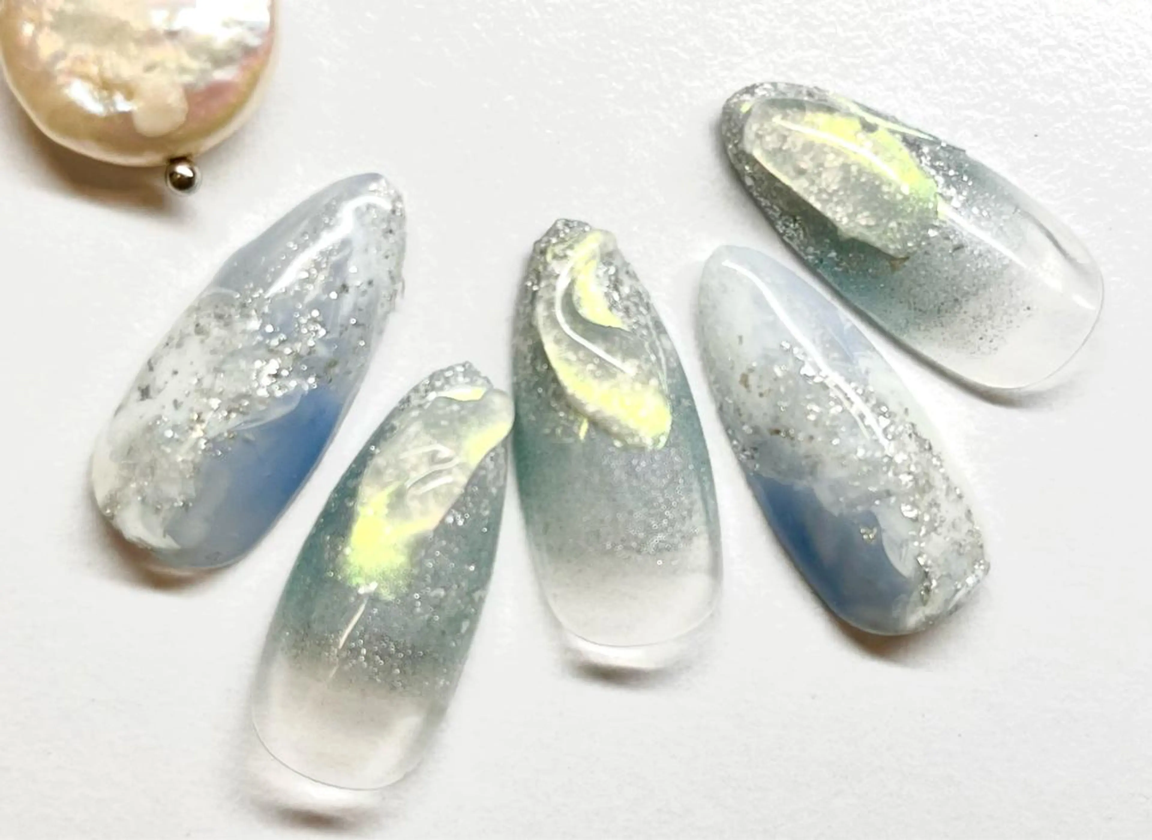 ミディアム ネイル オーロラネイル ニュアンスネイル RIONnail(リオンネイル)所属・RIONnail Yurikaのネイルデザイン