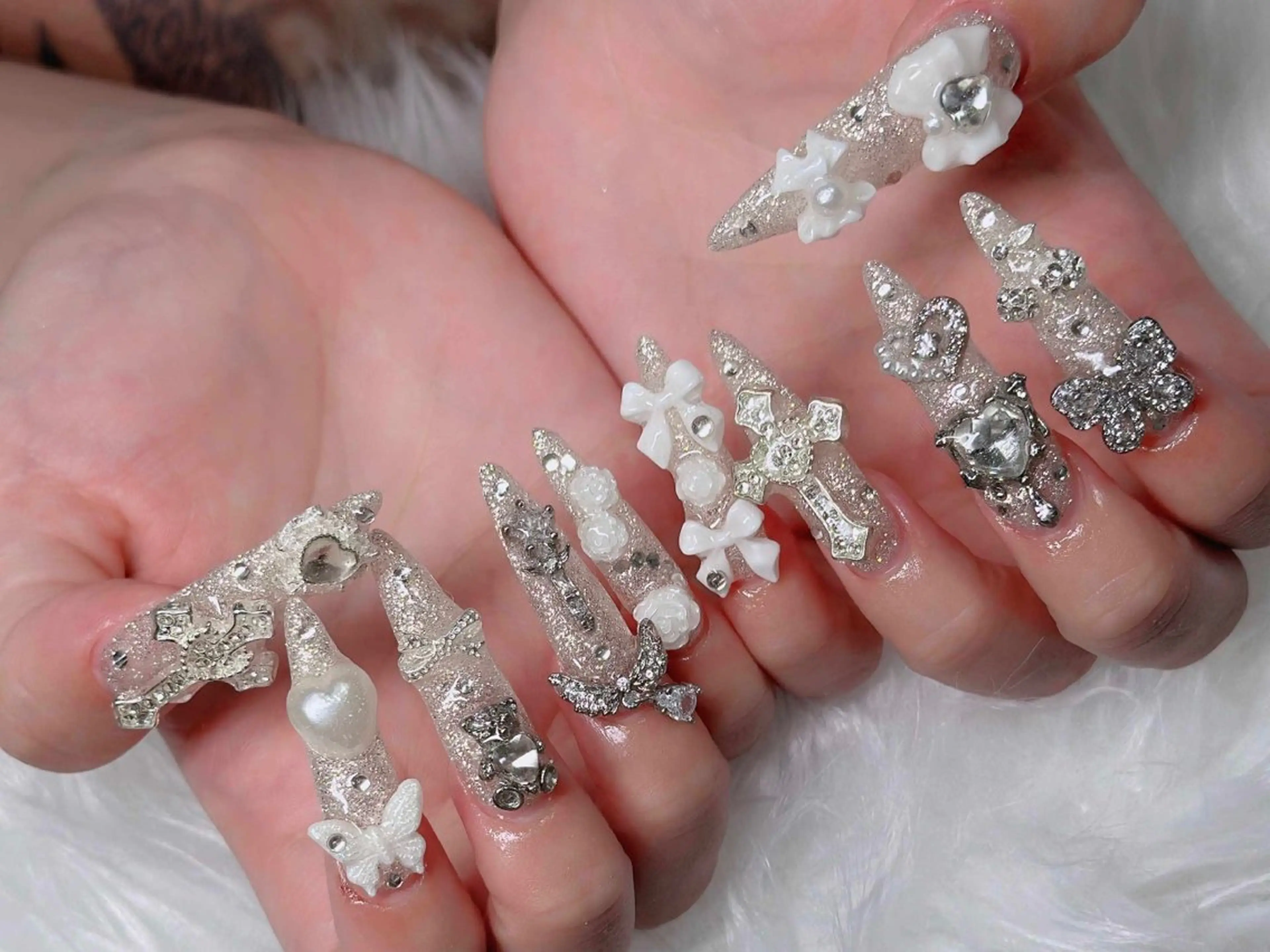 ネイル オーロラネイル フレンチネイル ジェルネイル ハロウィン キラキラネイル ハンドネイル H.baby Nail Salonのネイルデザイン