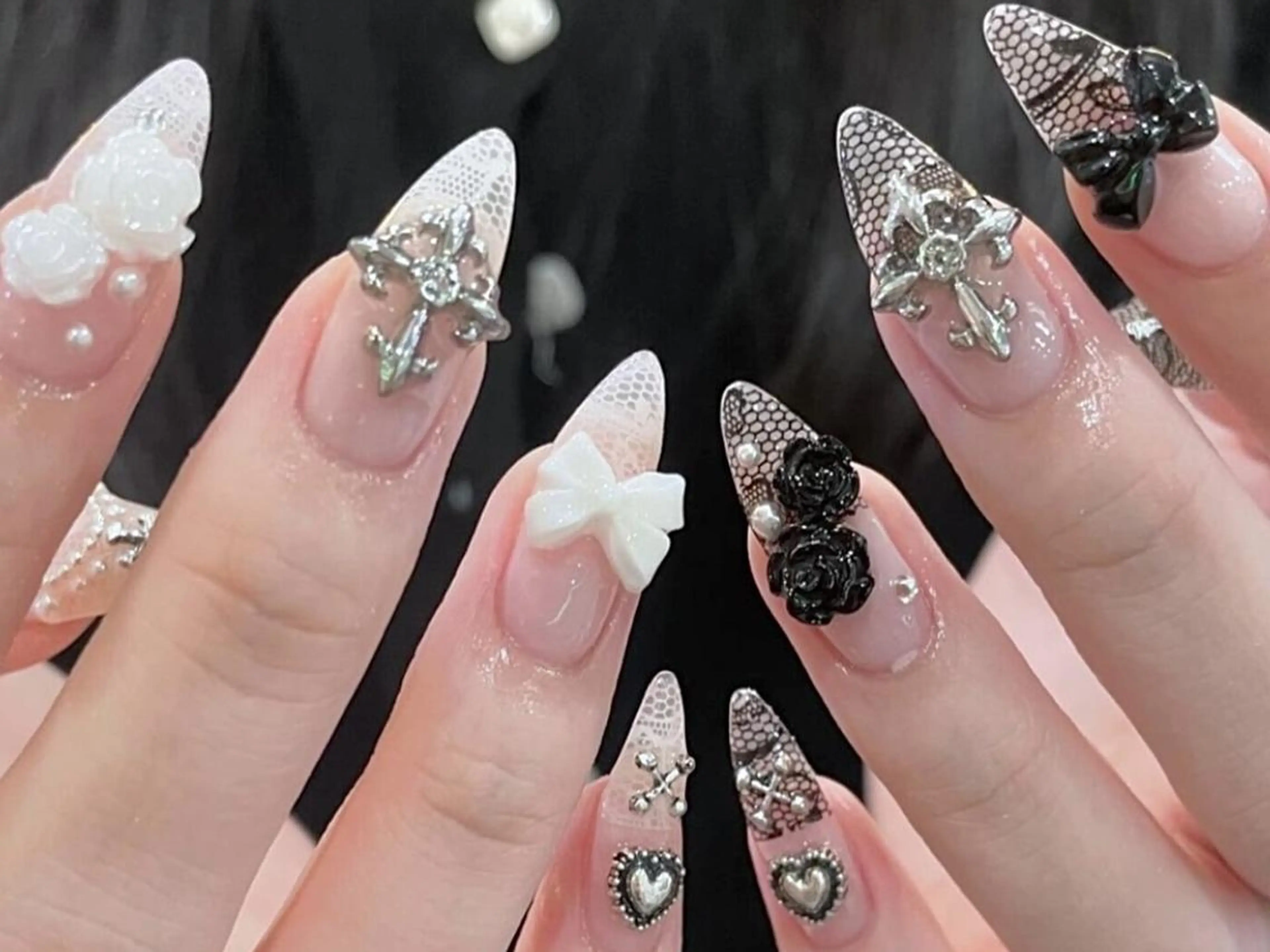 ネイル アートネイル 持ち込み Shis_🦄shi 韓国風キラキラネイルのネイルデザイン