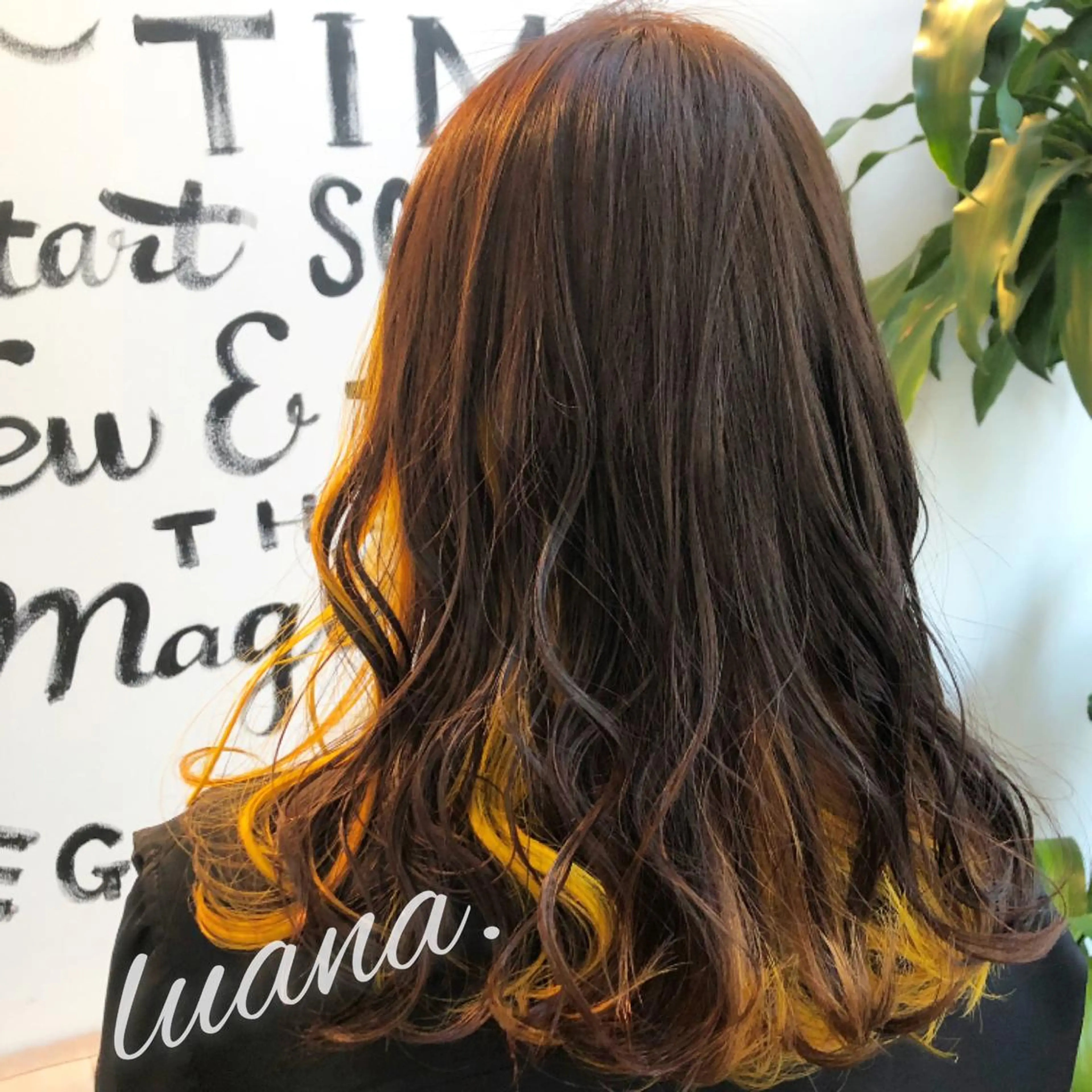 セミロング イエローカラー ヘアカラー エクステ・髪質改善・ ブリーチ・吉田大介のヘアスタイル