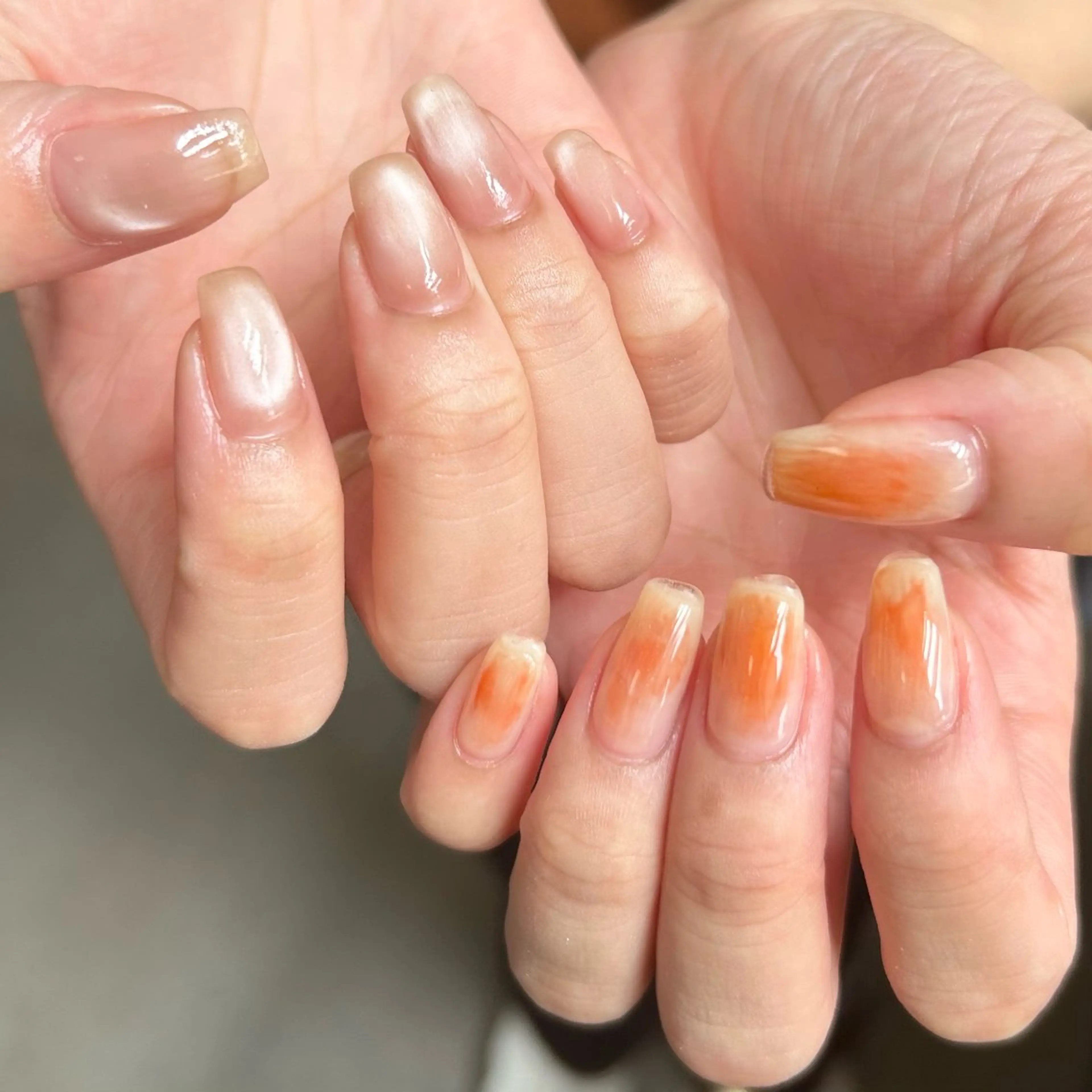 ネイル マグネットネイル ニュアンスネイル オレンジ ハンドネイル shine'an fuka🌿🫧のネイルデザイン