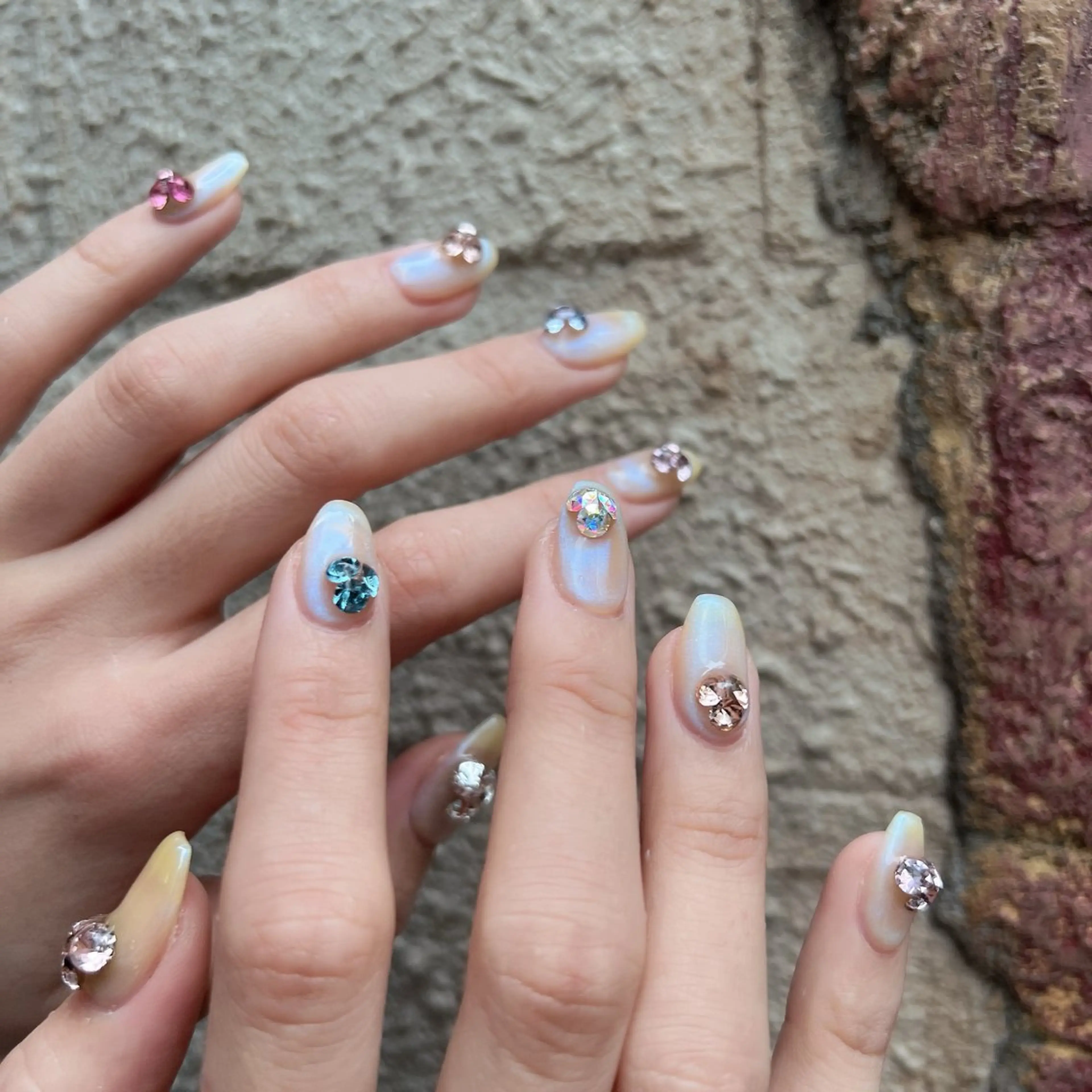 ミディアム 萬城 愛梨のネイルデザイン