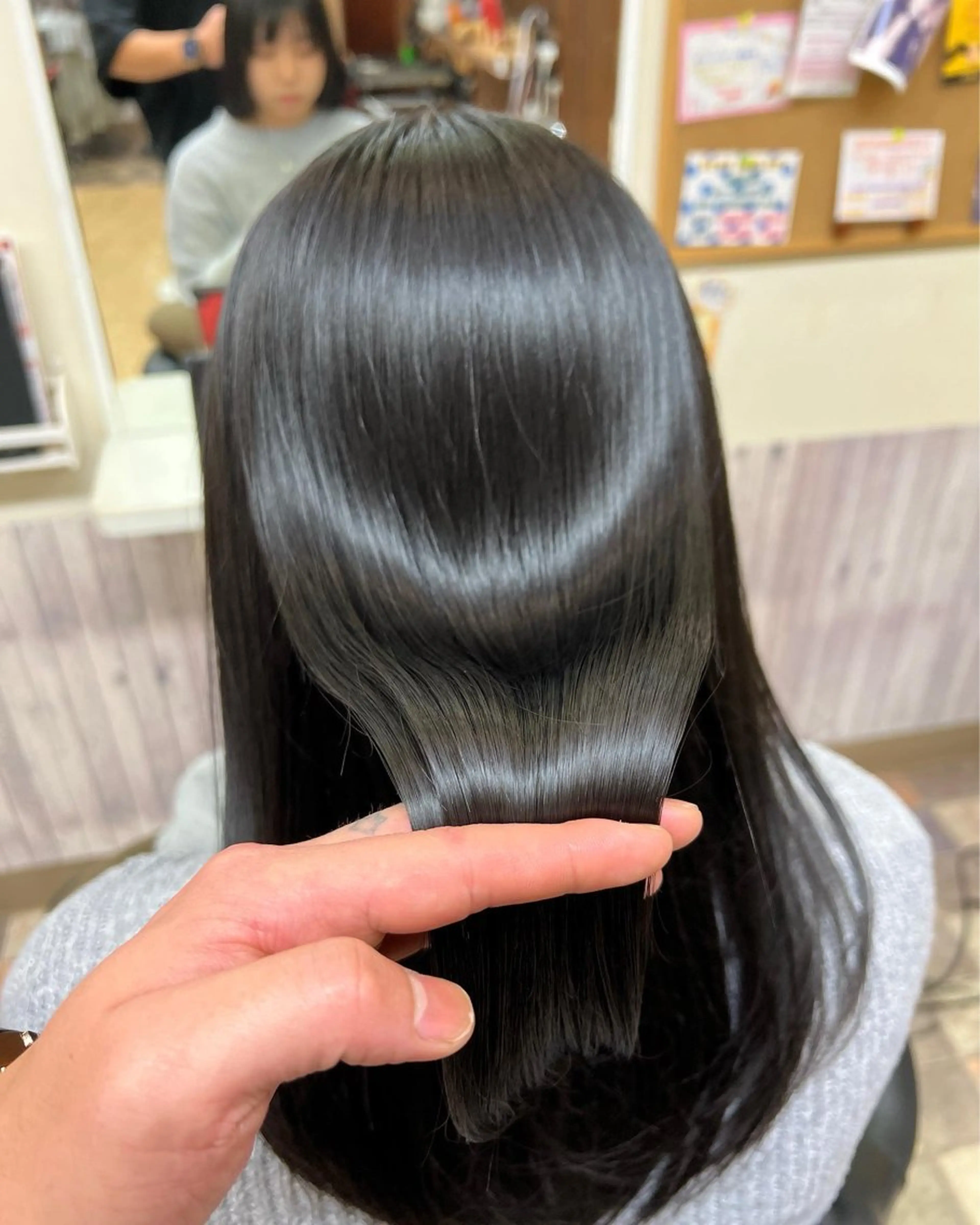 ロング 縮毛矯正 Aile所属・酸性ストレート／カラ ー/山下高明のヘアスタイル