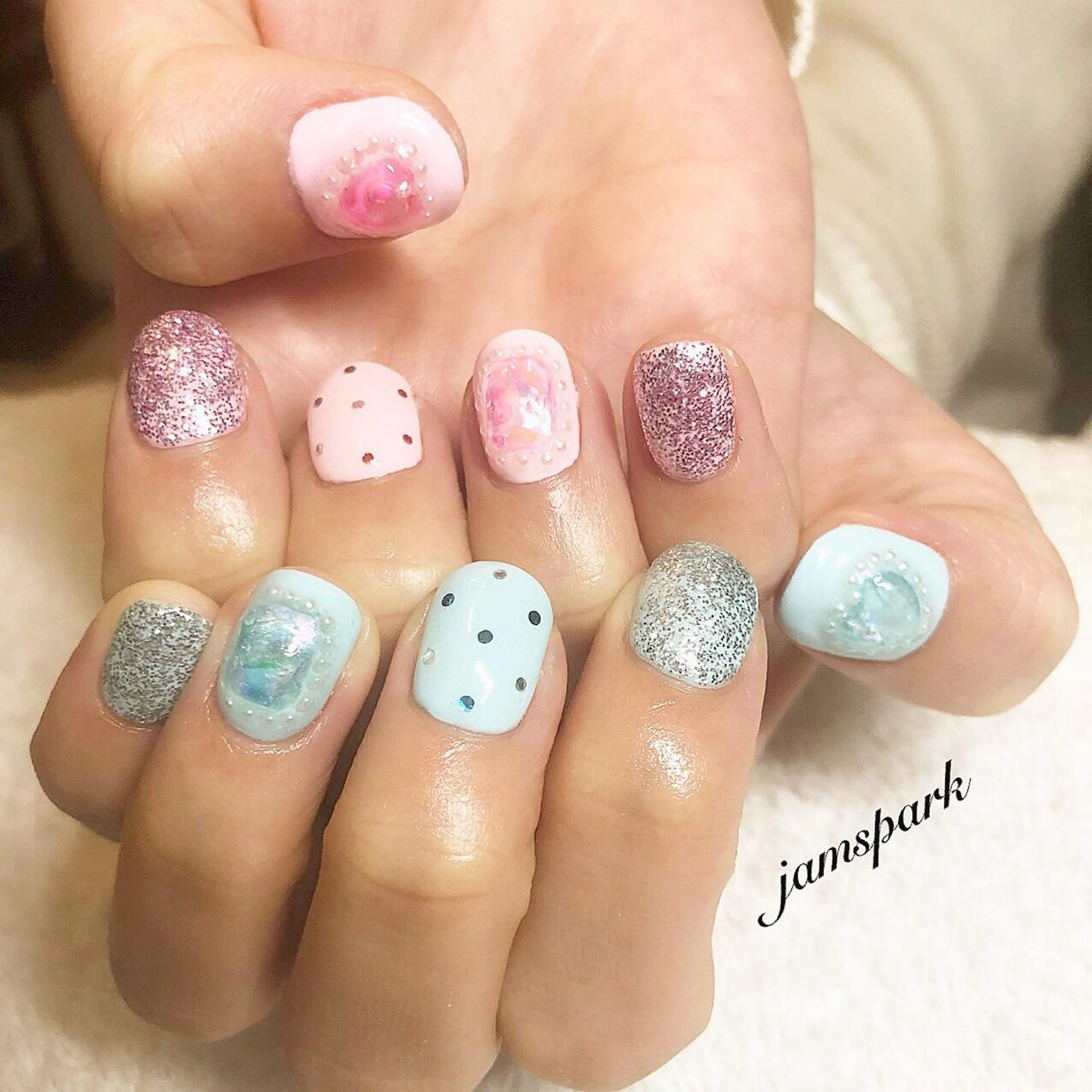 ネイル ドット ジェルネイル ガーリー ラメ(グリッター) 水色 jamspark ✨のネイルデザイン