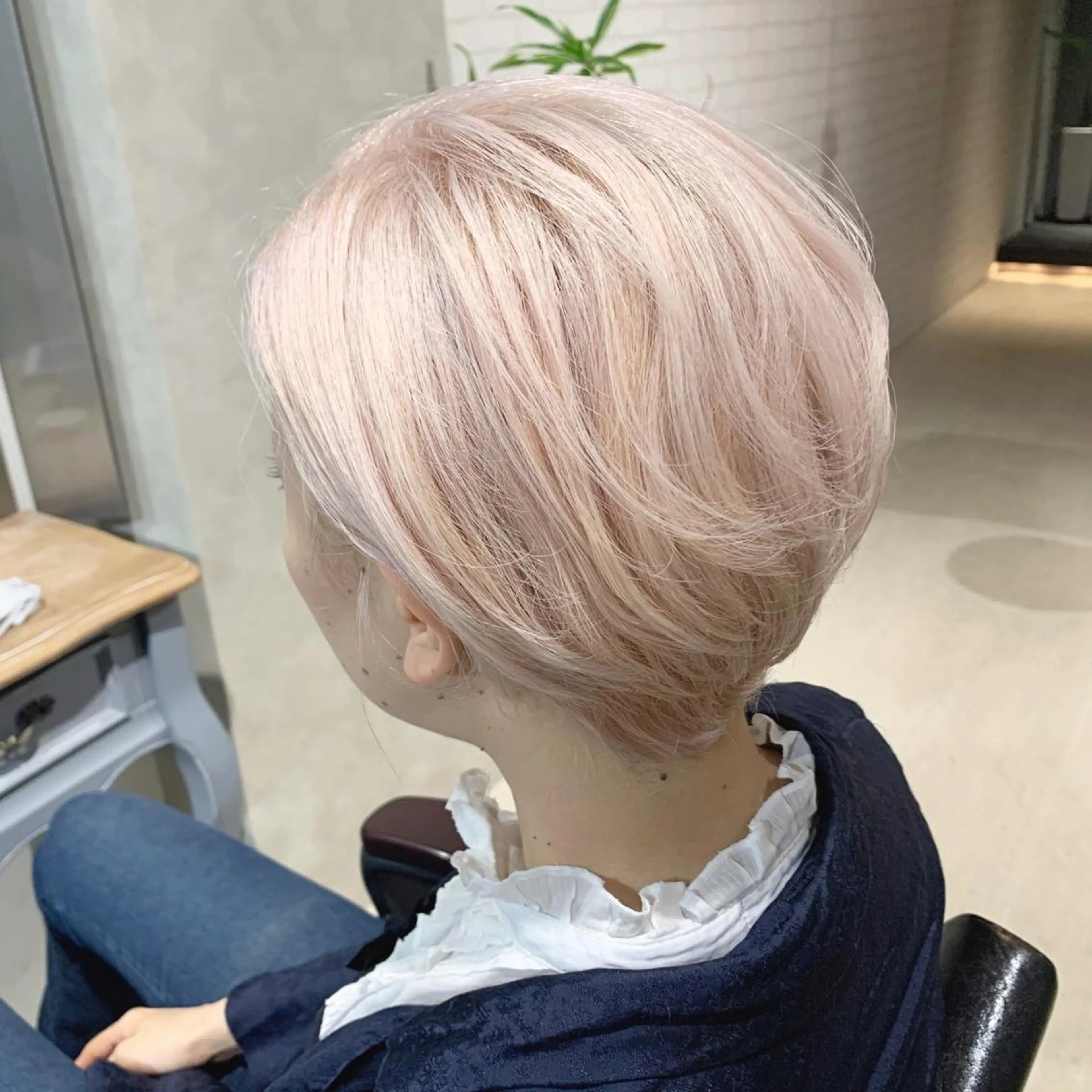 ショート カラー ブロンド EMANON天神所属・Hitomi Ezakiのヘアスタイル