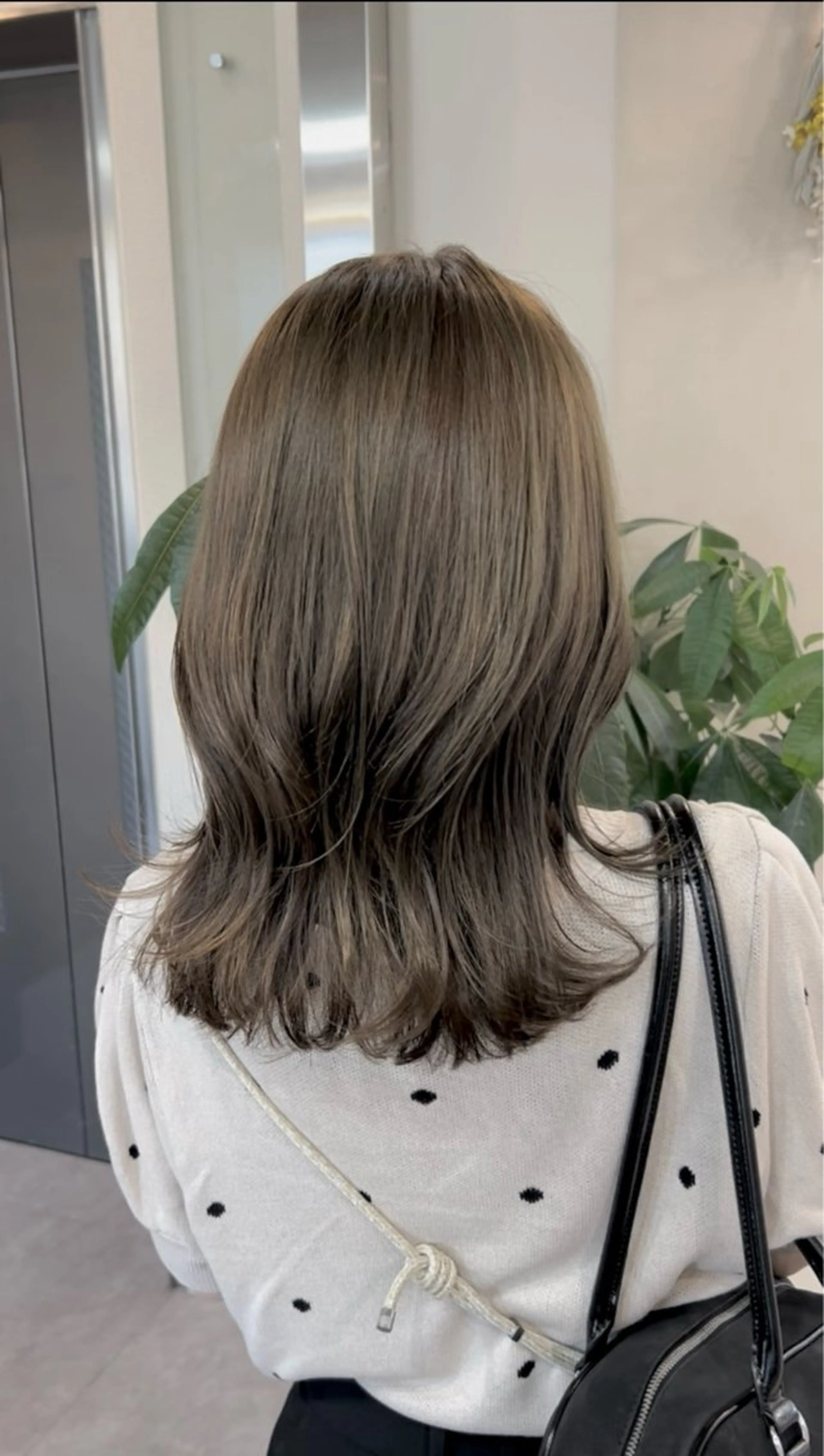 セミロング カラー カット ヘアカラー トリートメント ヤスザトアヤノ ／レイヤー／オリーブのヘアスタイル