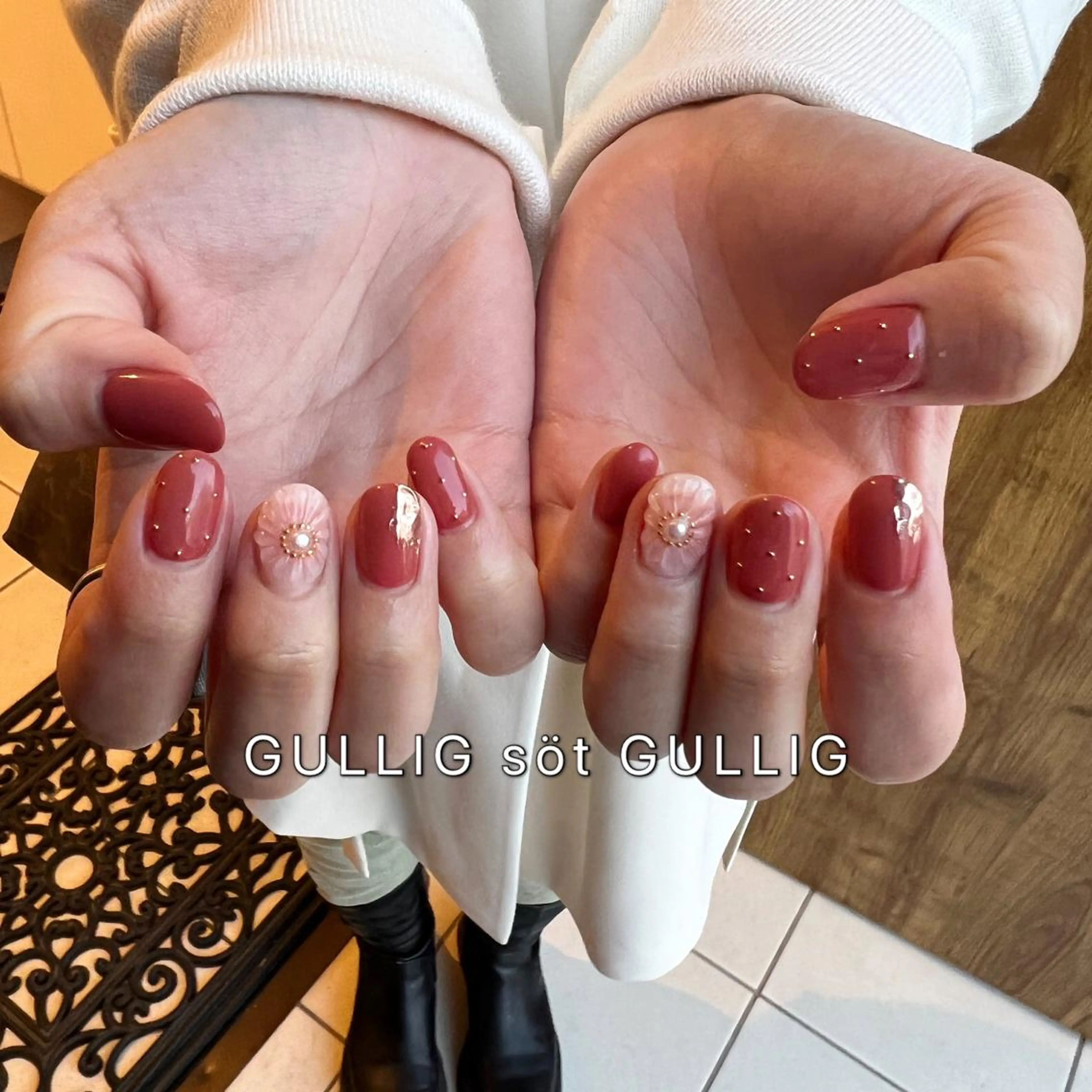 ネイル ハンドネイル フットネイル GULLIG söt GULLIGのネイルデザイン