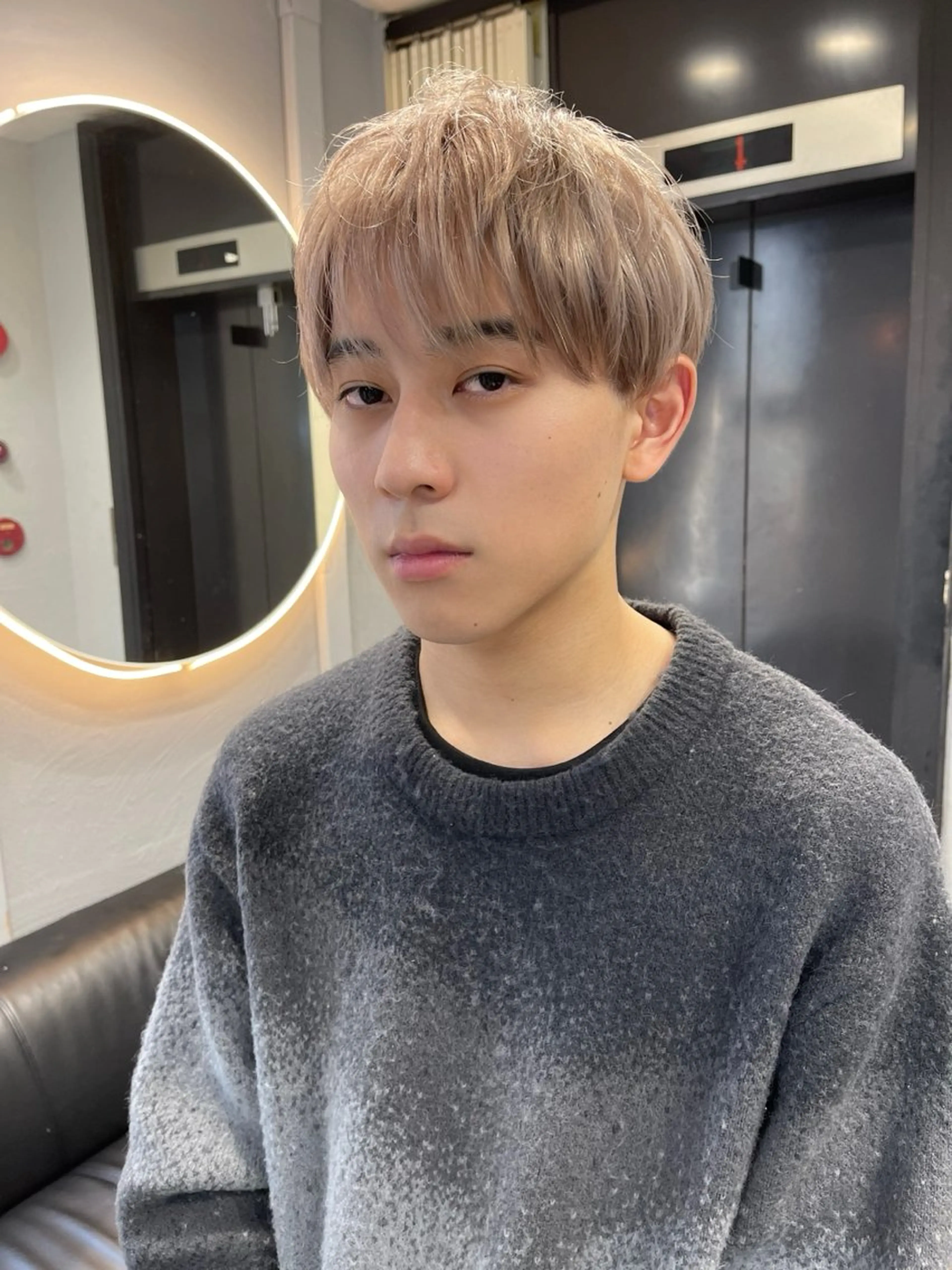 ショート カラー ベージュカラー ブリーチ ケアブリーチ デザインカラー ダブルカラー カット ヘアカラー トリートメント 宮崎　達也 ブリーチ／レイヤーのヘアスタイル